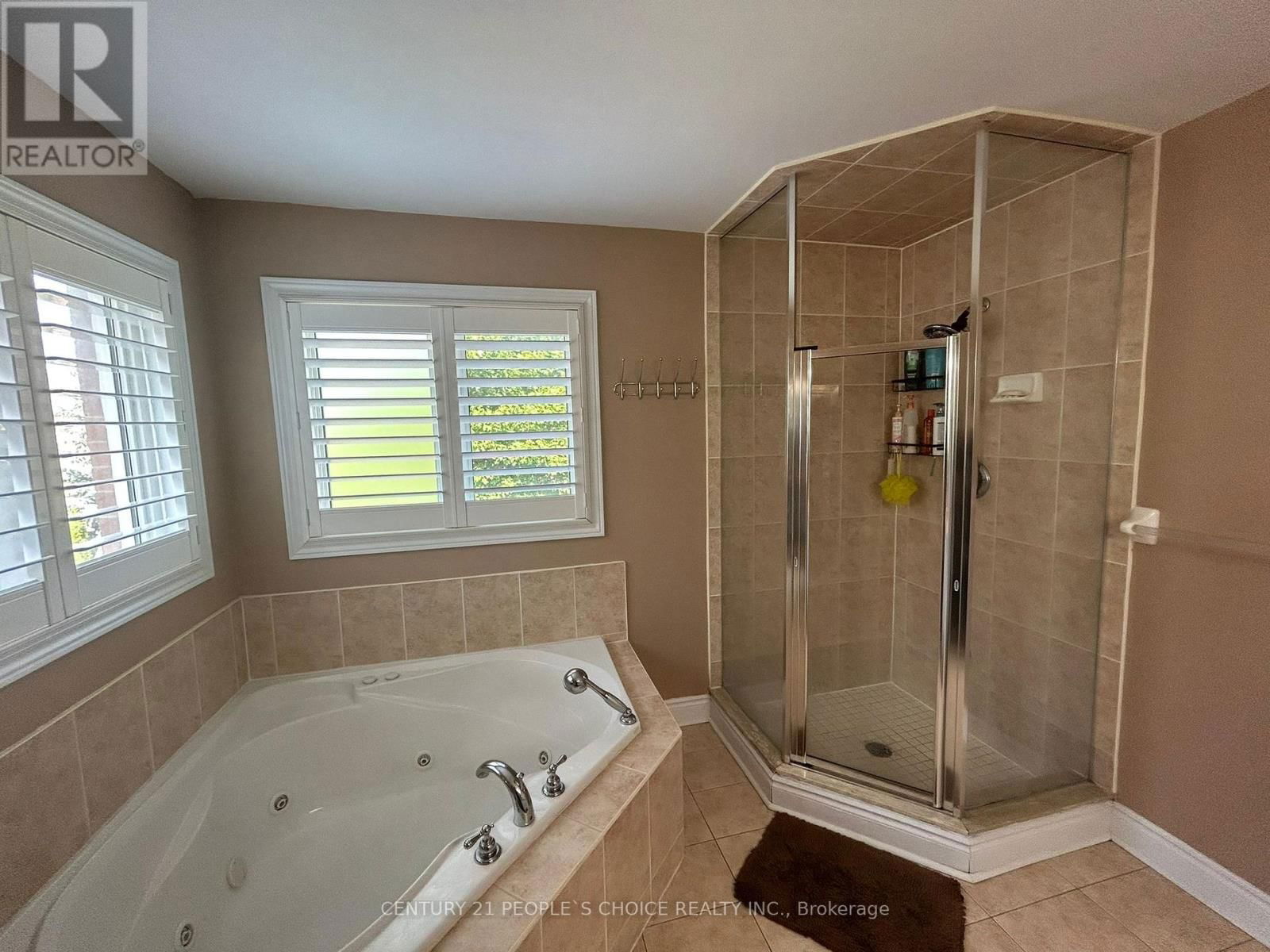 128 MOUNT ROYAL CIRCLE Image 27