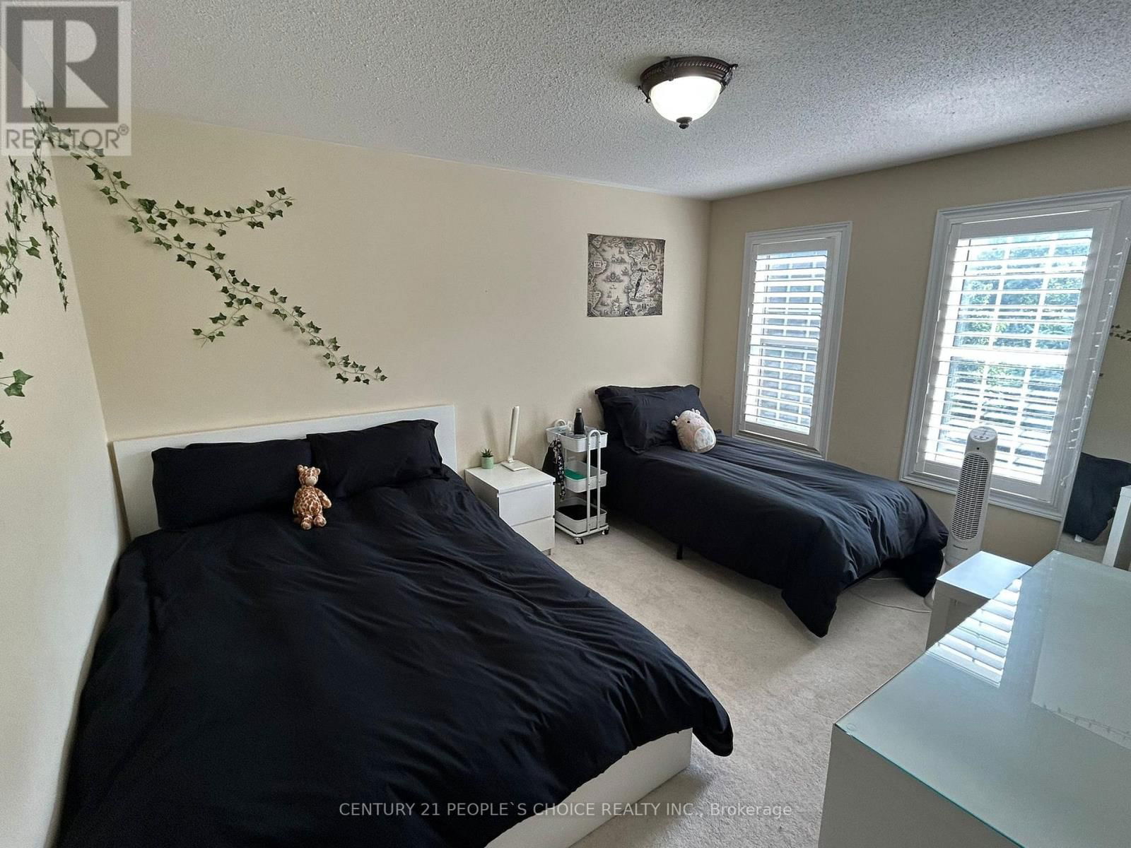 128 MOUNT ROYAL CIRCLE Image 28