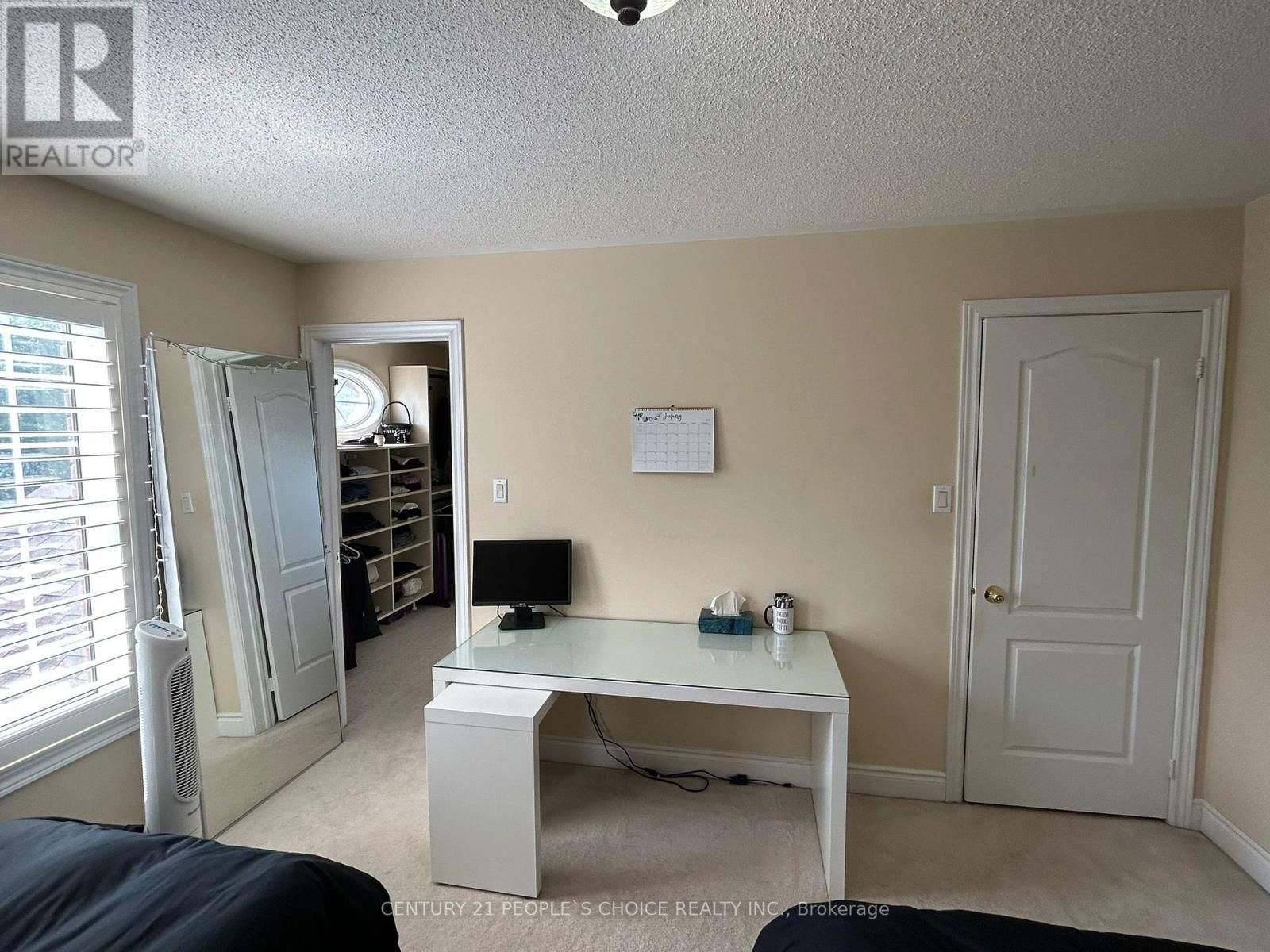 128 MOUNT ROYAL CIRCLE Image 29