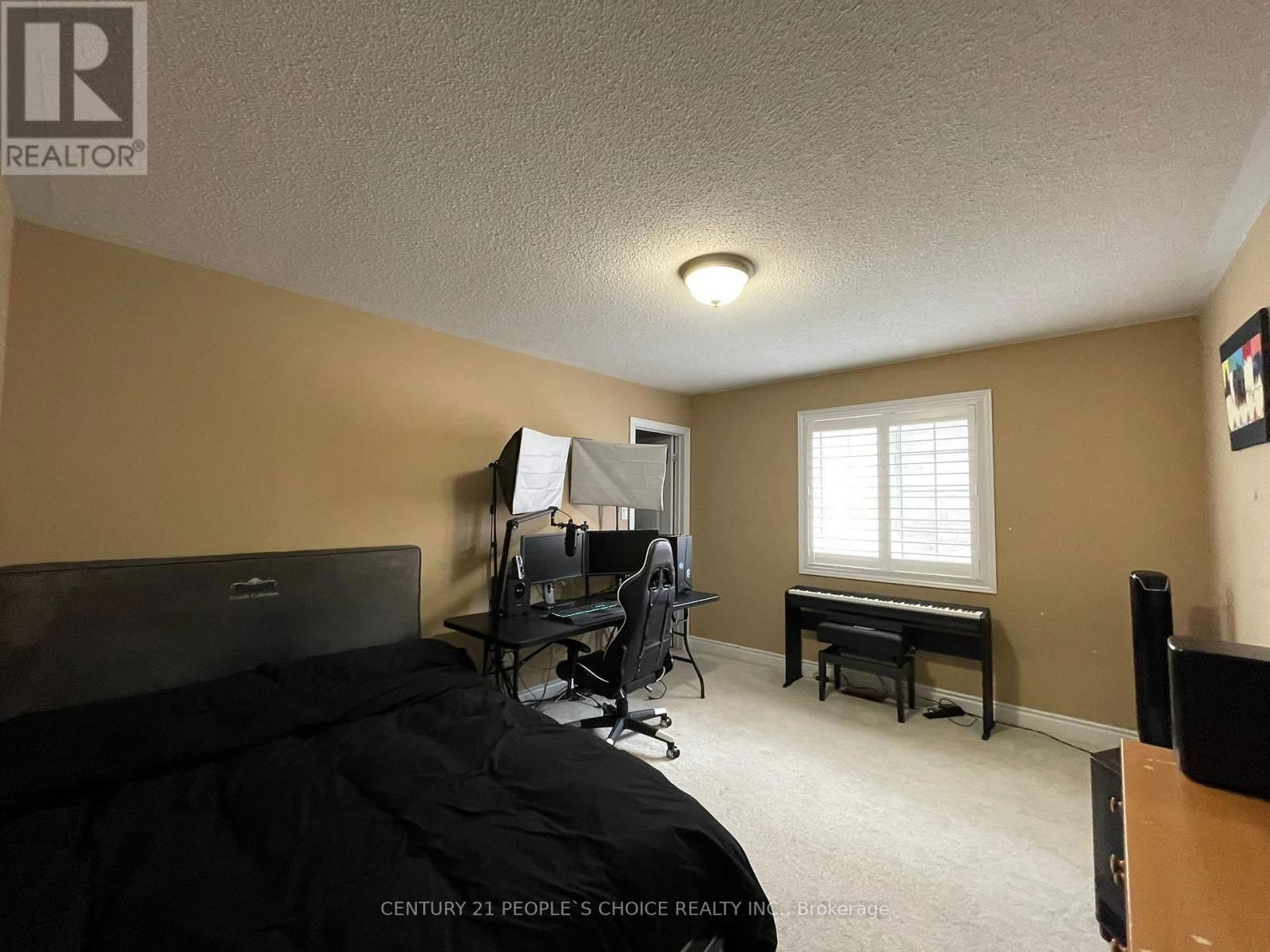 128 MOUNT ROYAL CIRCLE Image 31