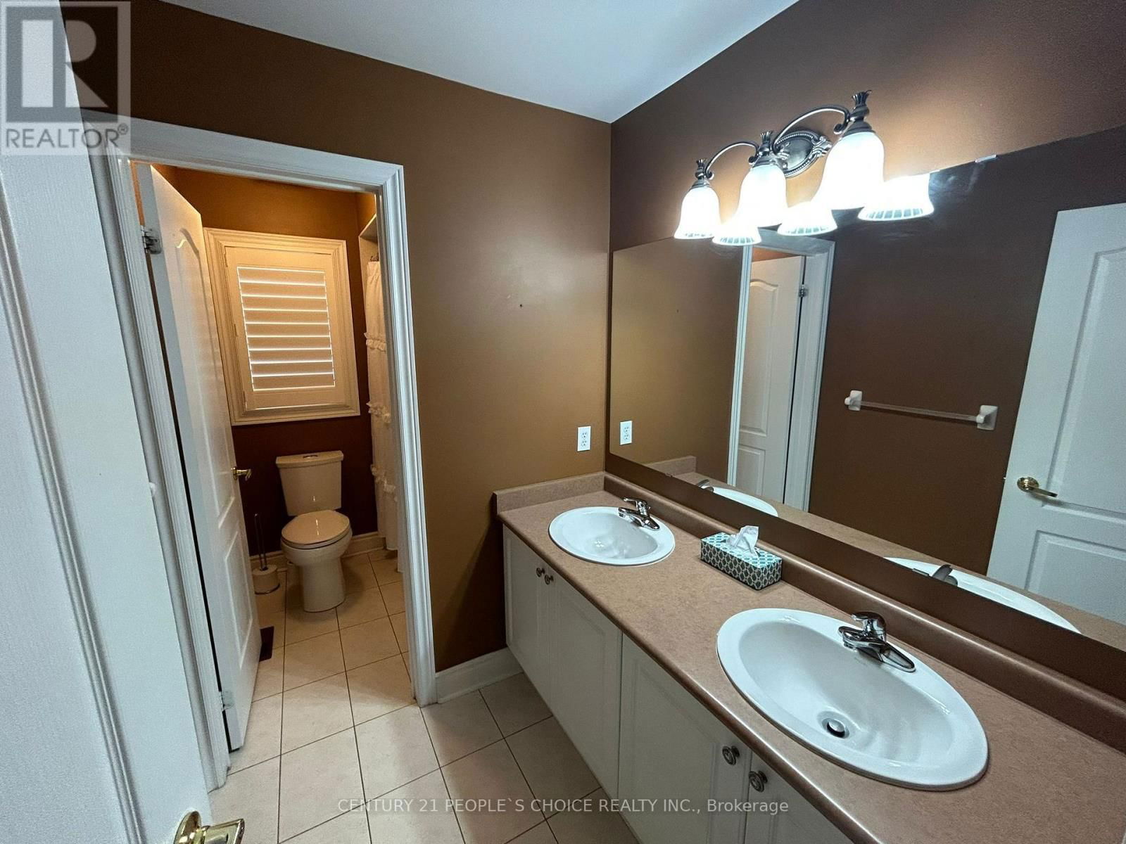128 MOUNT ROYAL CIRCLE Image 33