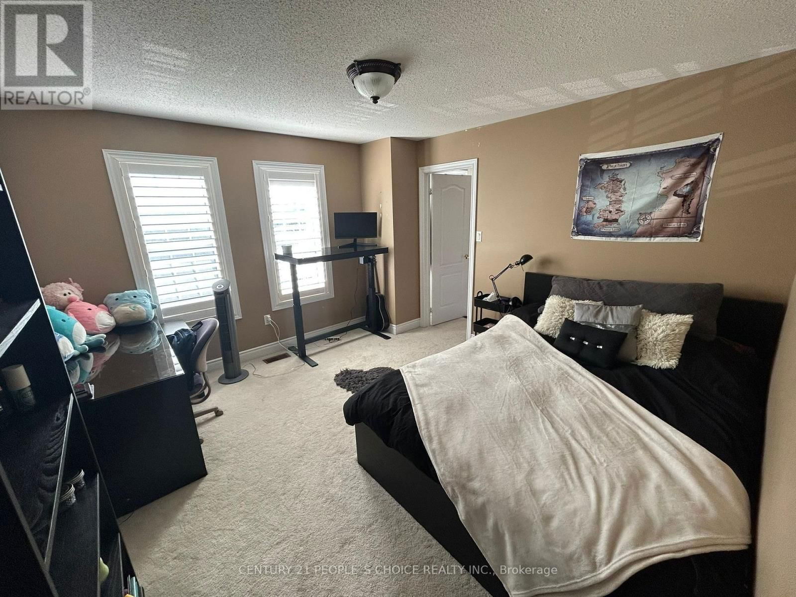 128 MOUNT ROYAL CIRCLE Image 35