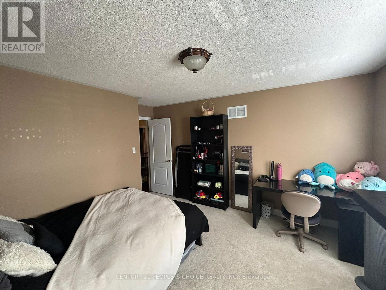 128 MOUNT ROYAL CIRCLE Image 36