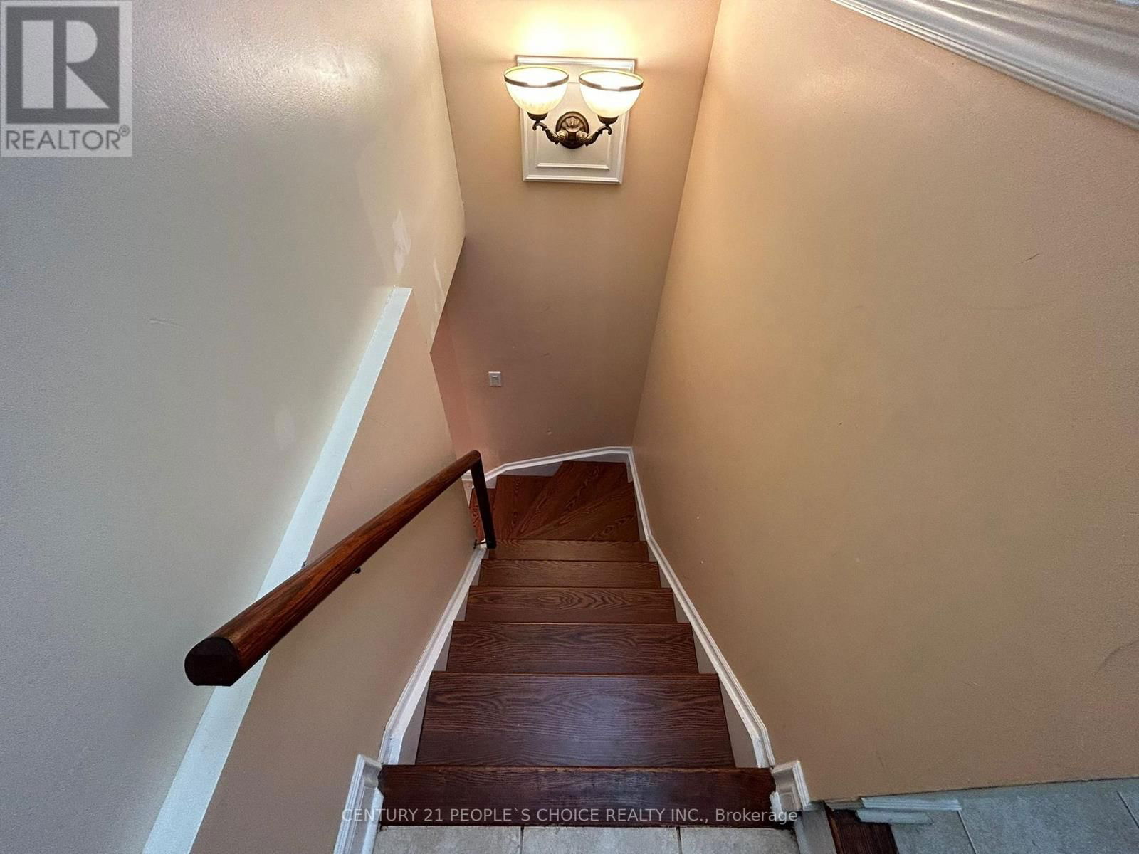 128 MOUNT ROYAL CIRCLE Image 37