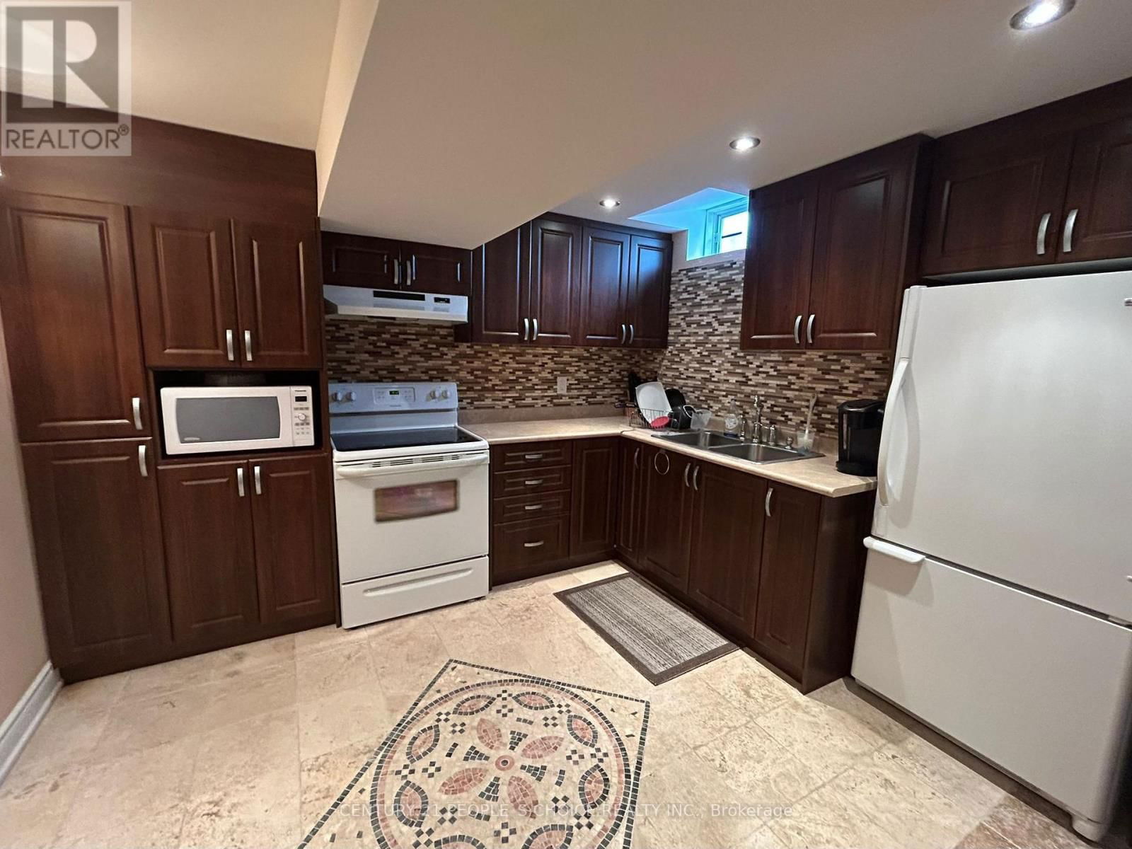128 MOUNT ROYAL CIRCLE Image 38