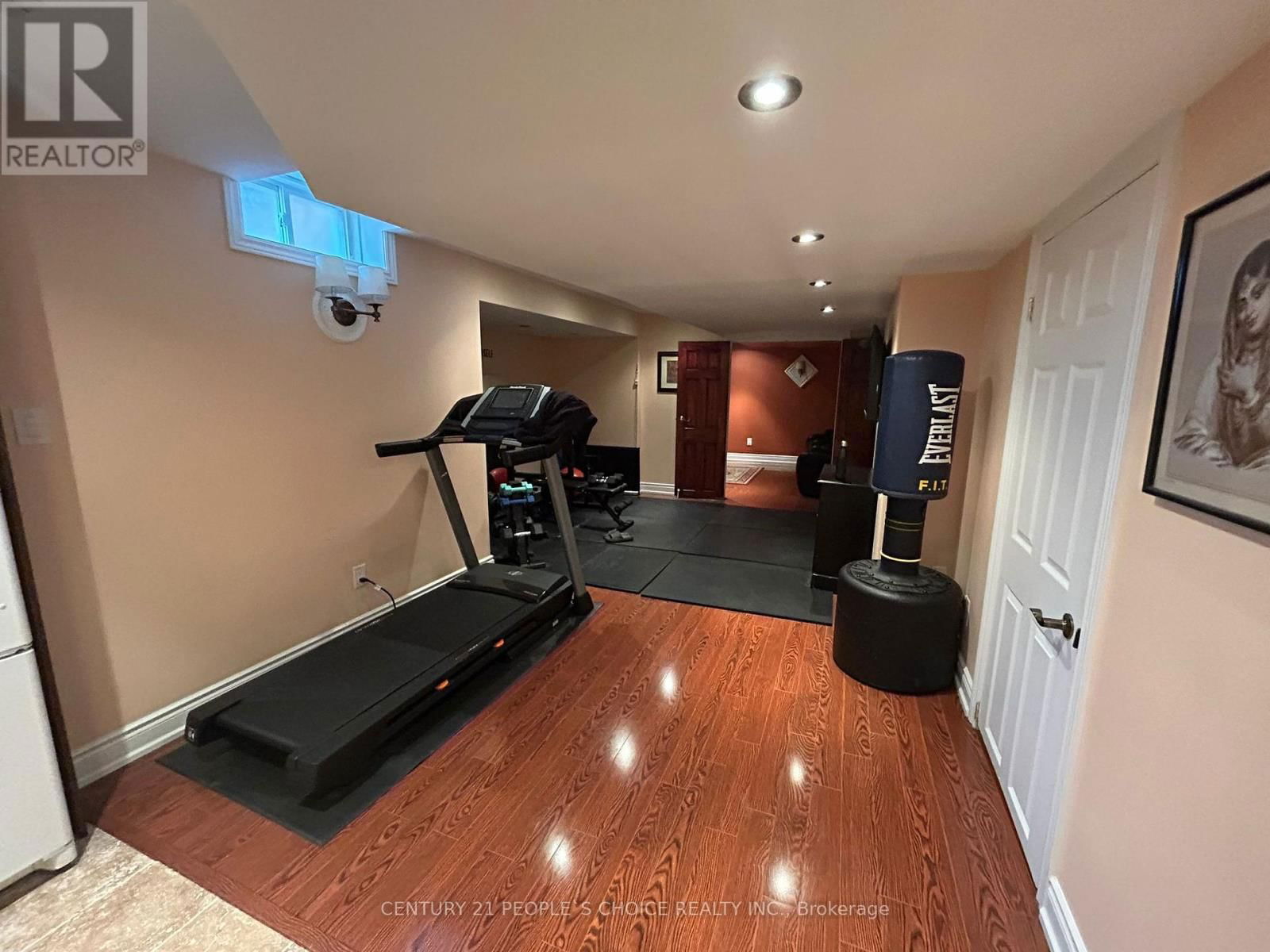 128 MOUNT ROYAL CIRCLE Image 39