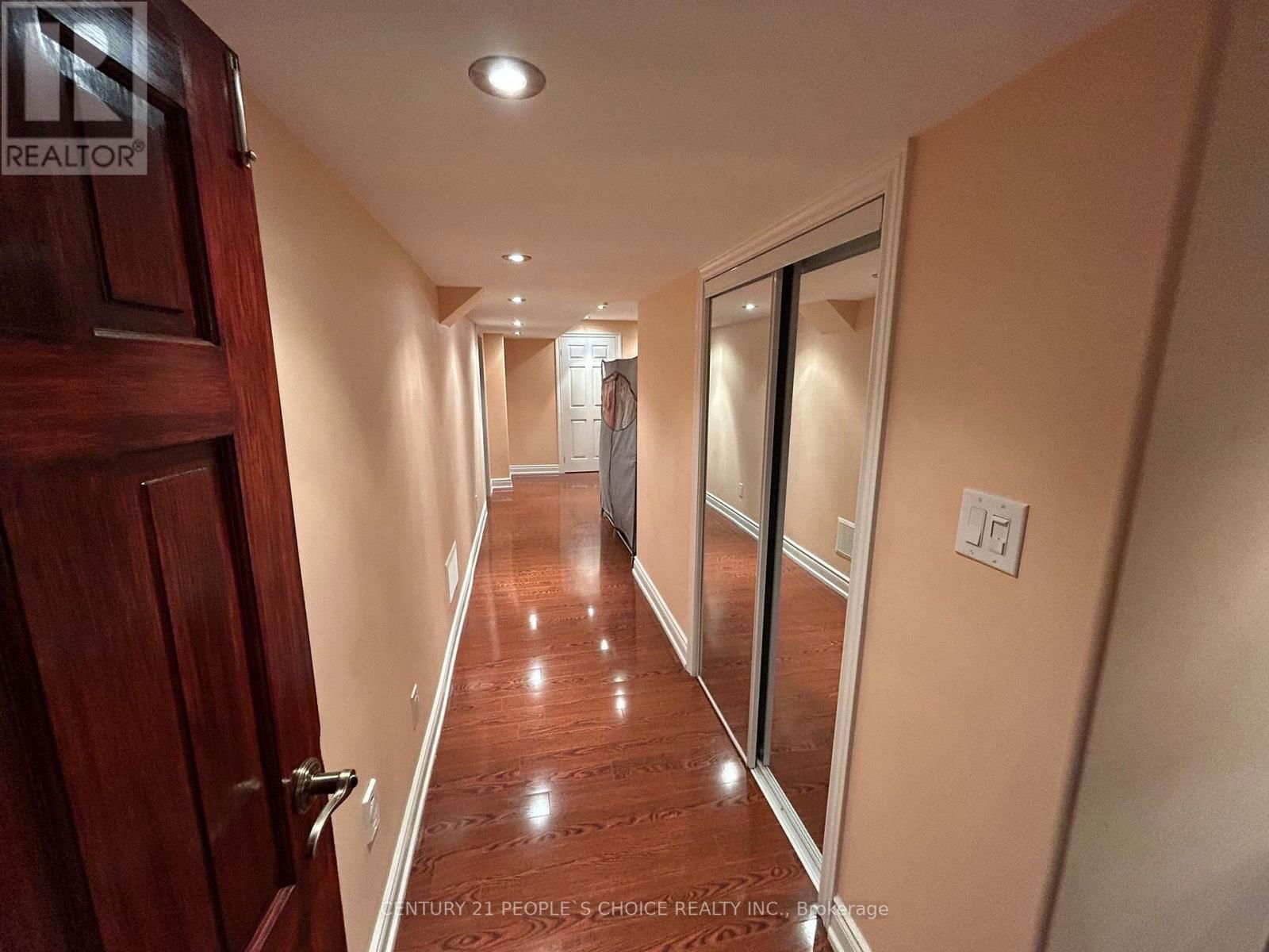128 MOUNT ROYAL CIRCLE Image 43