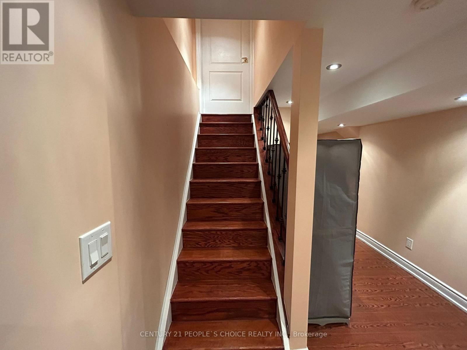 128 MOUNT ROYAL CIRCLE Image 45
