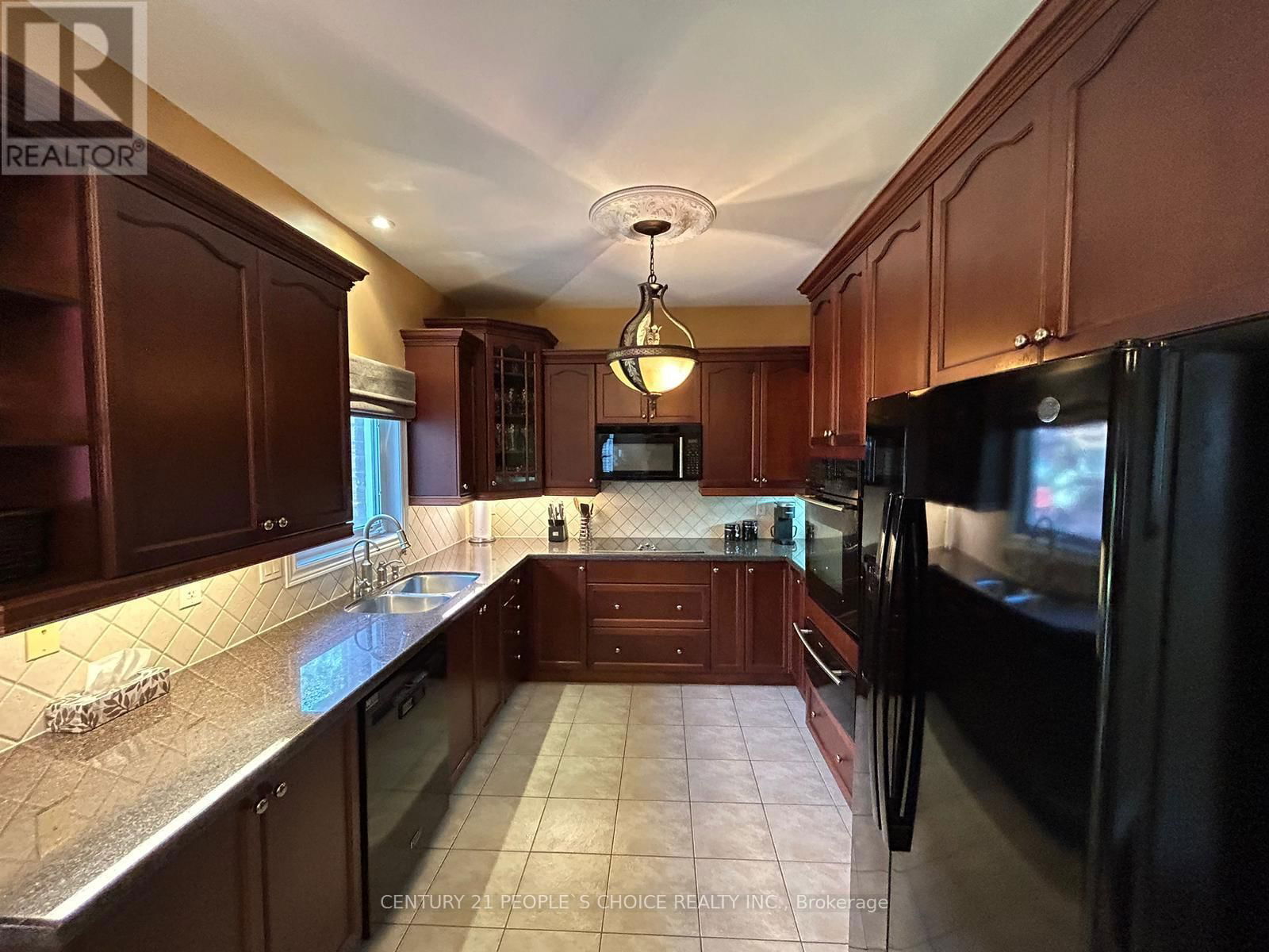 128 MOUNT ROYAL CIRCLE Image 7
