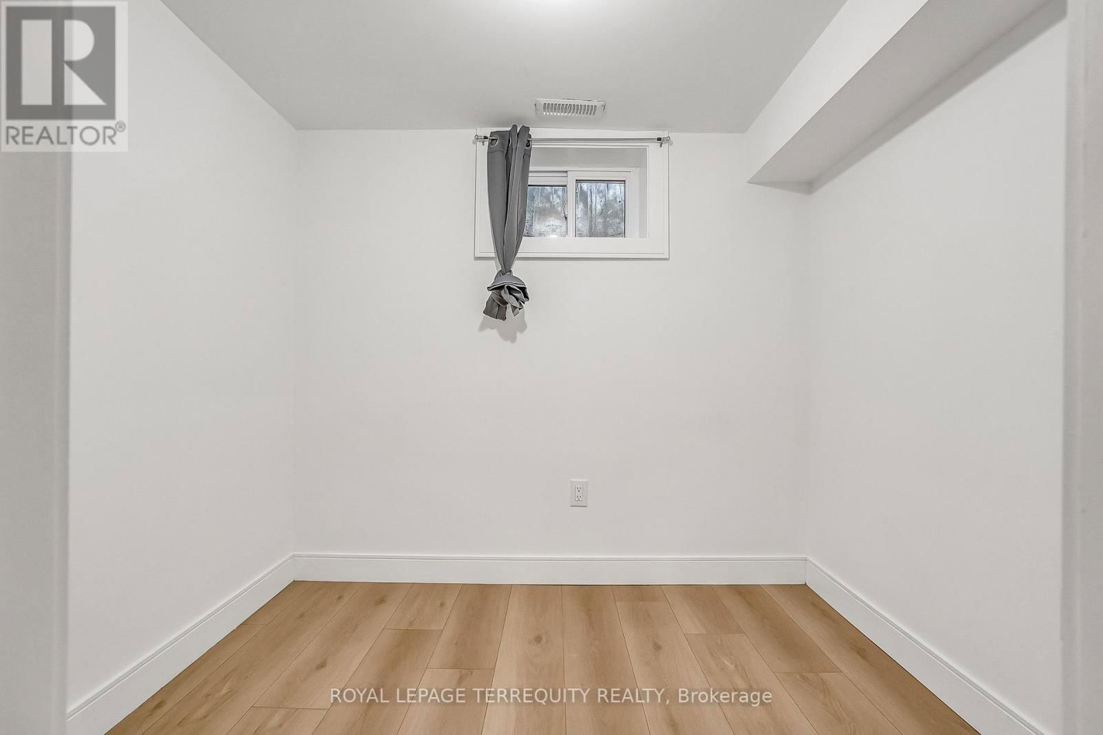 102 GUESTVILLE AVENUE Image 27