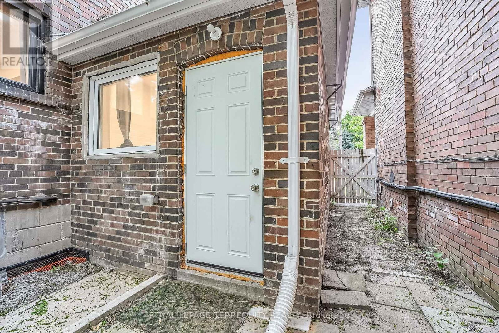 102 GUESTVILLE AVENUE Image 30