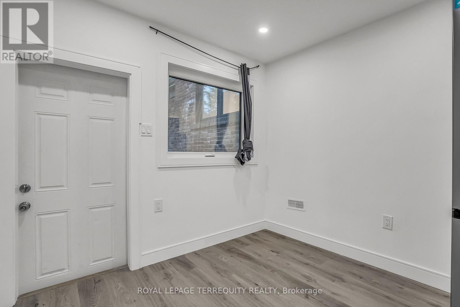 102 GUESTVILLE AVENUE Image 31
