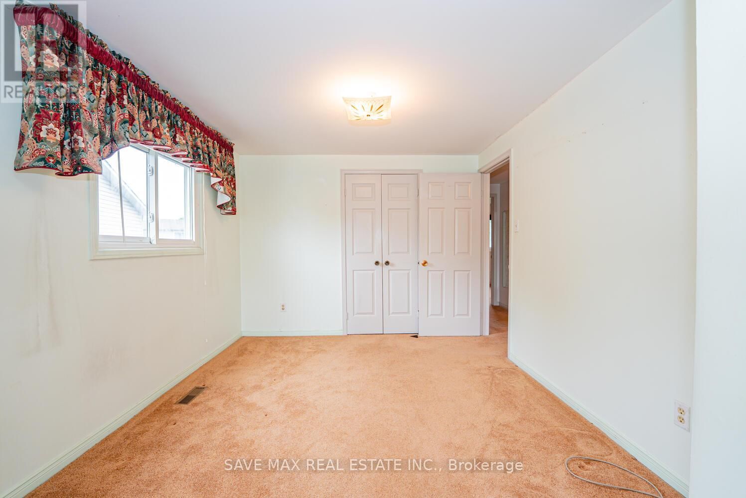 40 OMEGA SQUARE Image 18