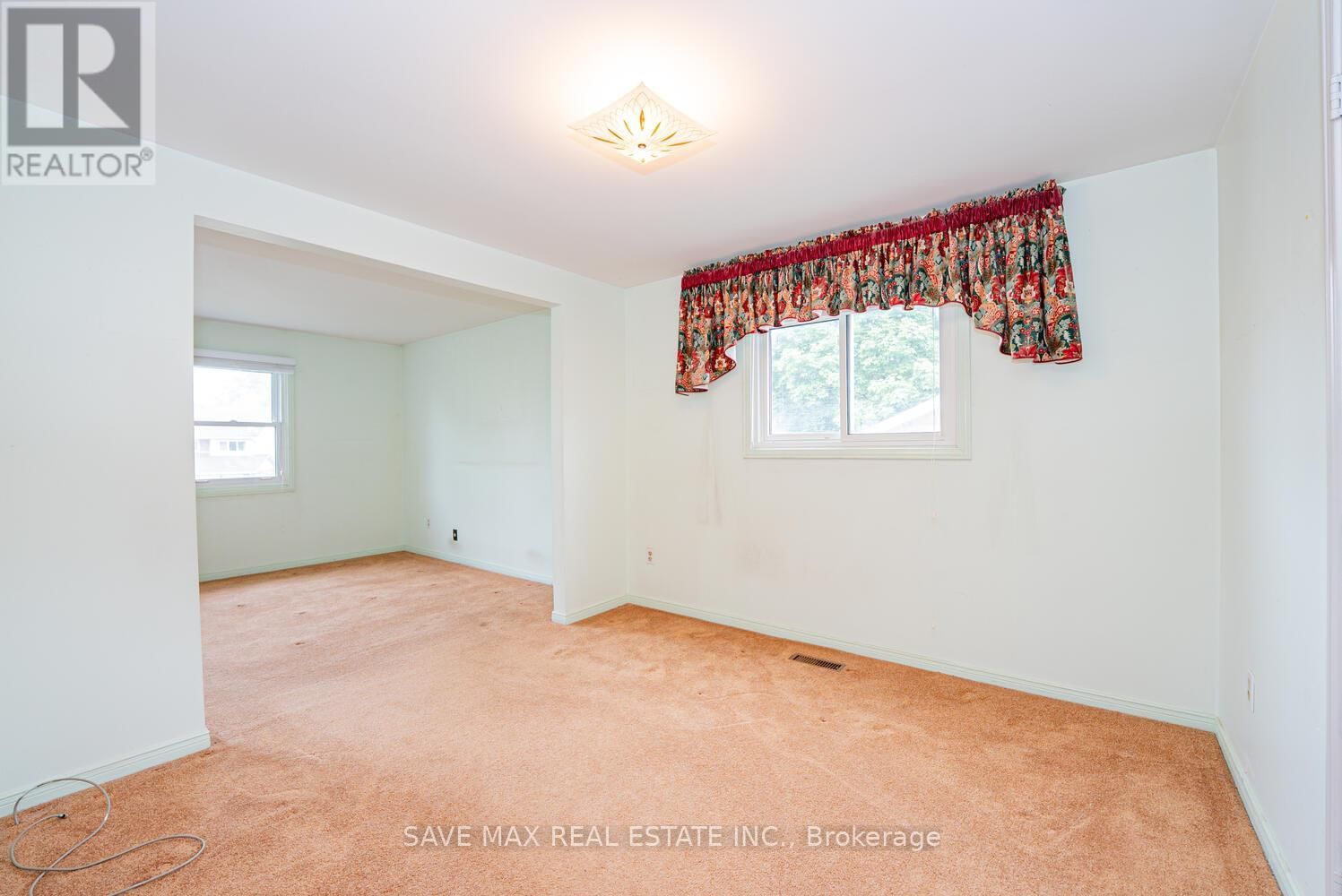 40 OMEGA SQUARE Image 19