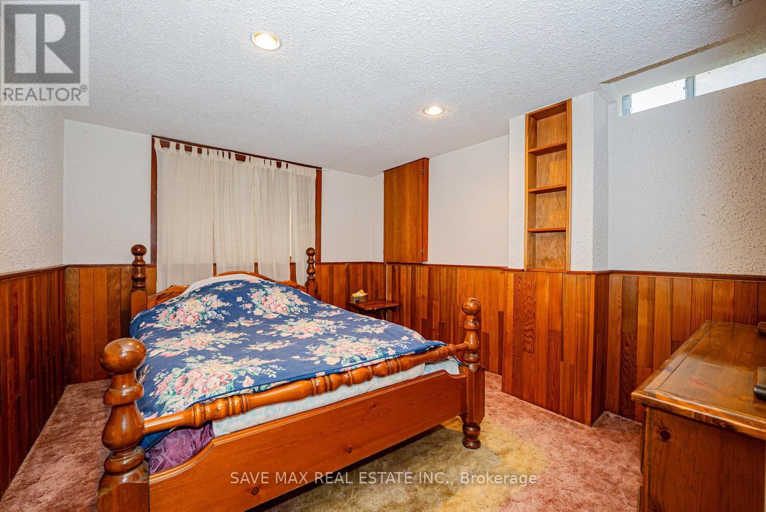 40 OMEGA SQUARE Image 35