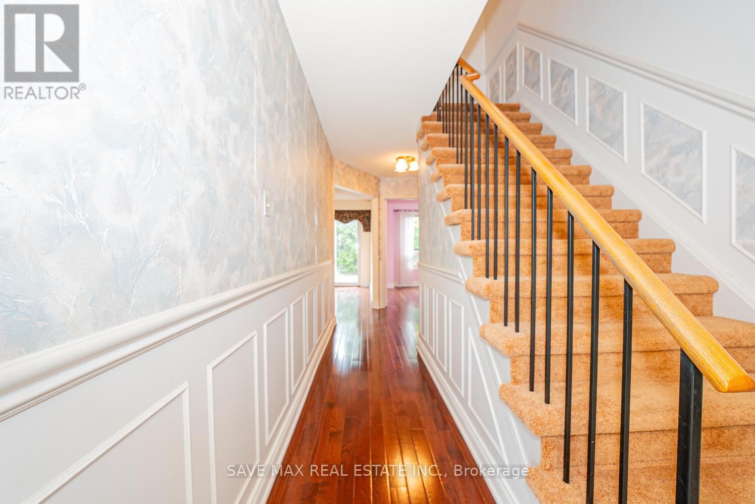 40 OMEGA SQUARE Image 6