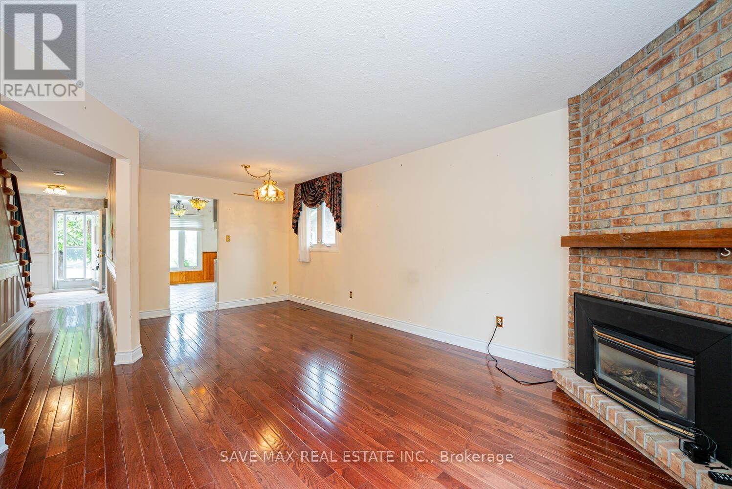 40 OMEGA SQUARE Image 8