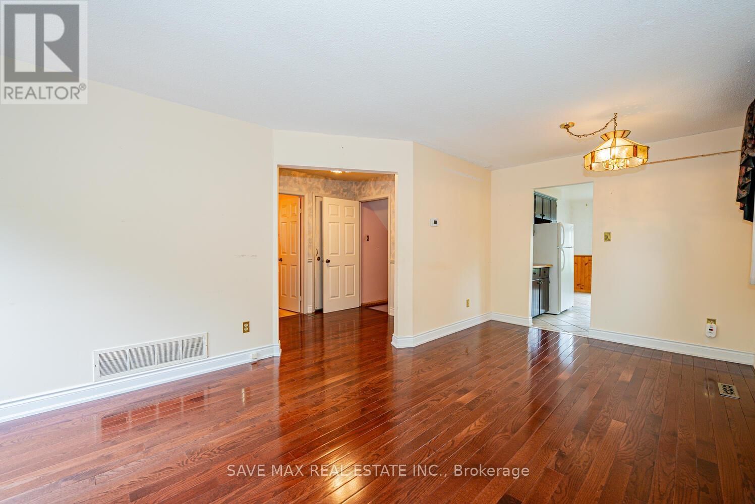 40 OMEGA SQUARE Image 9