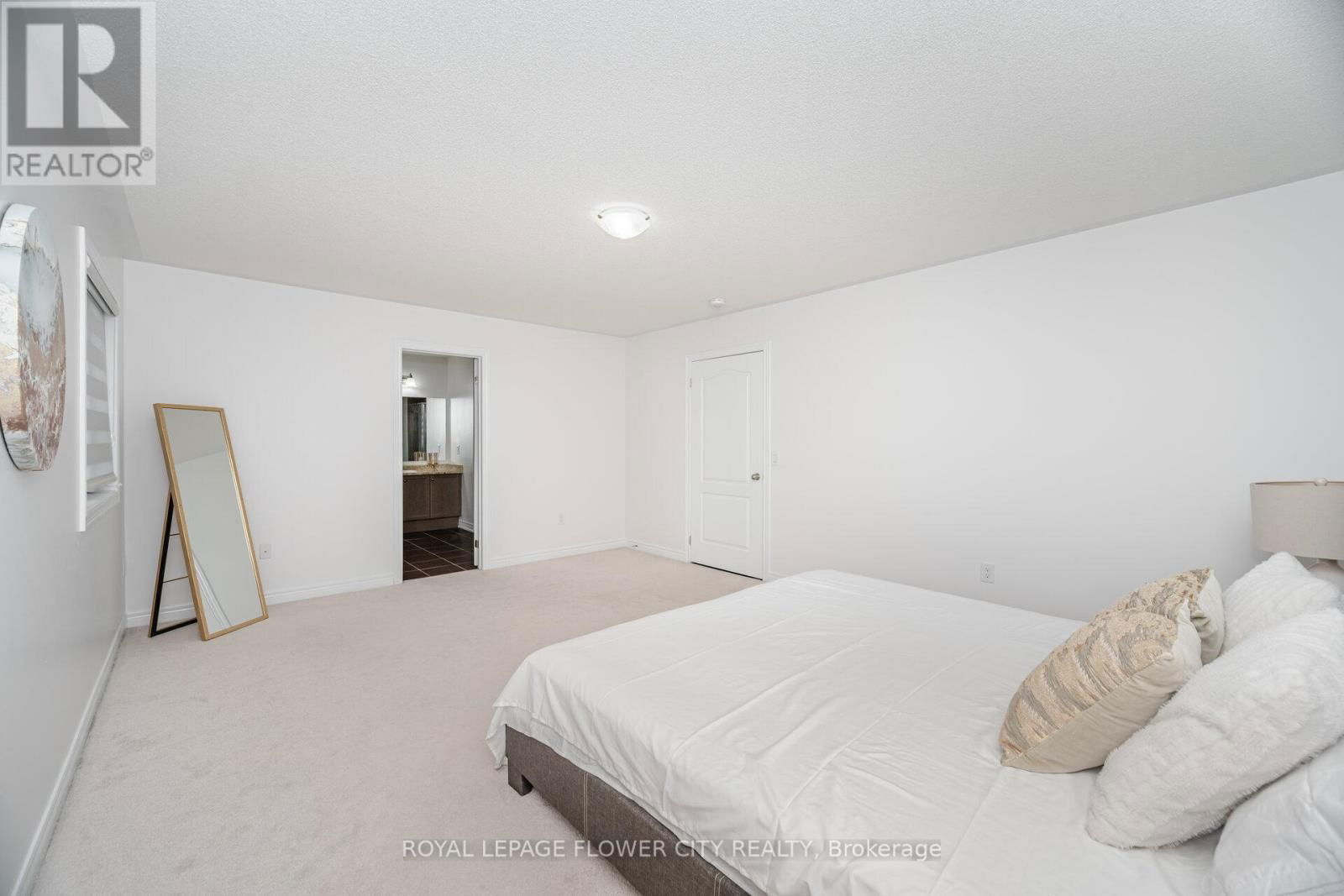 65 MCECHEARN CRESCENT Image 19
