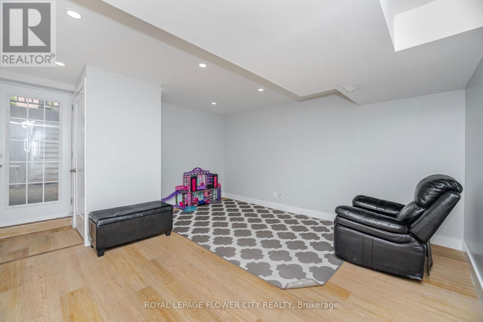 65 MCECHEARN CRESCENT Image 29