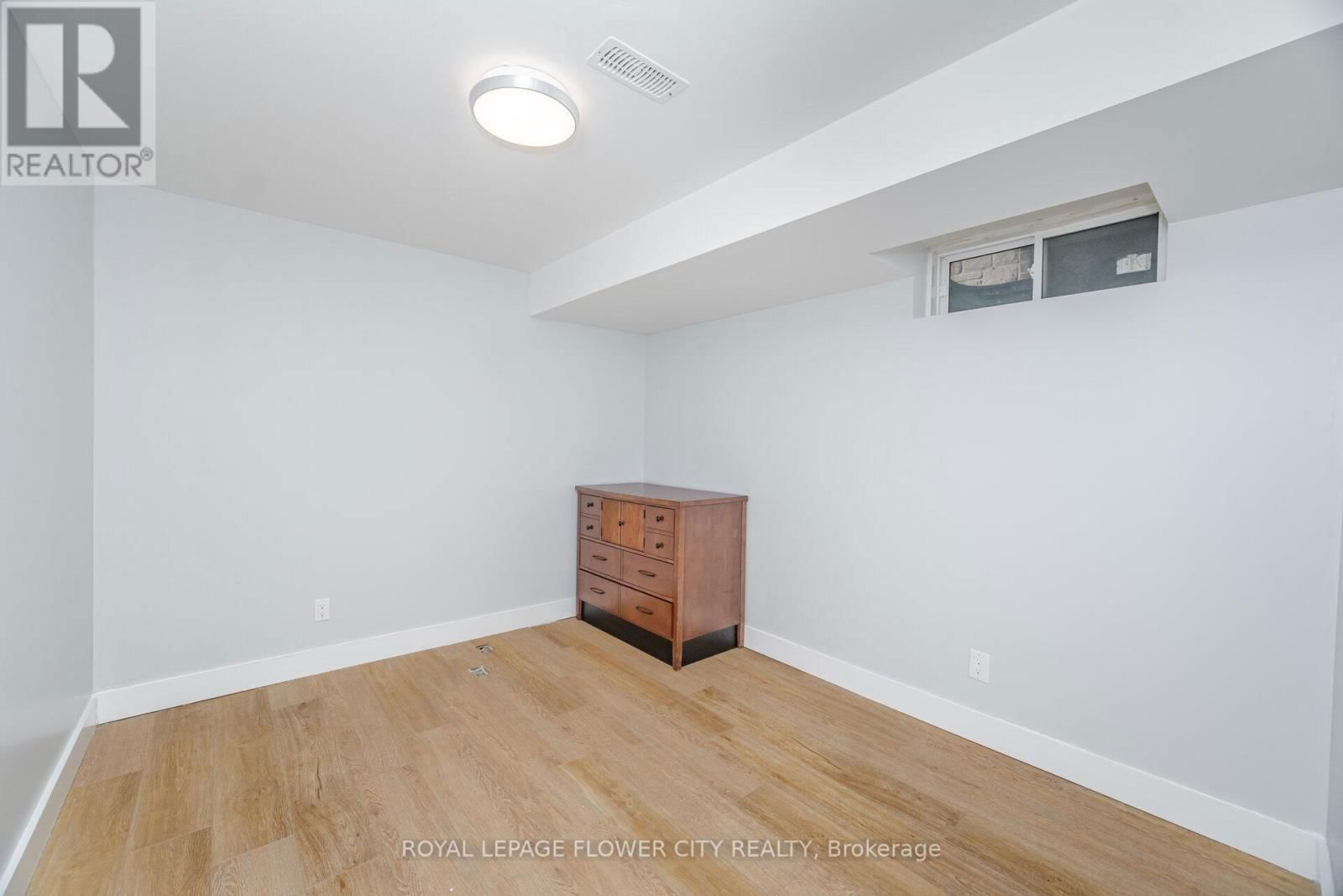 65 MCECHEARN CRESCENT Image 31