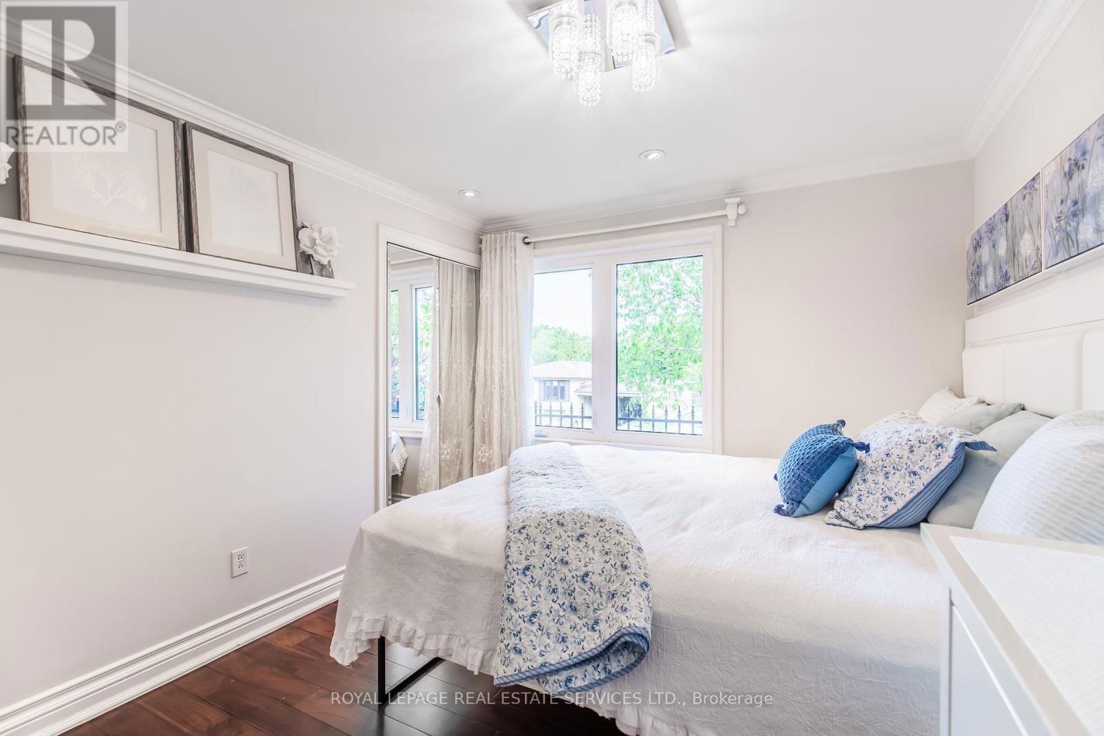 16 FERNDALE CRESCENT Image 28