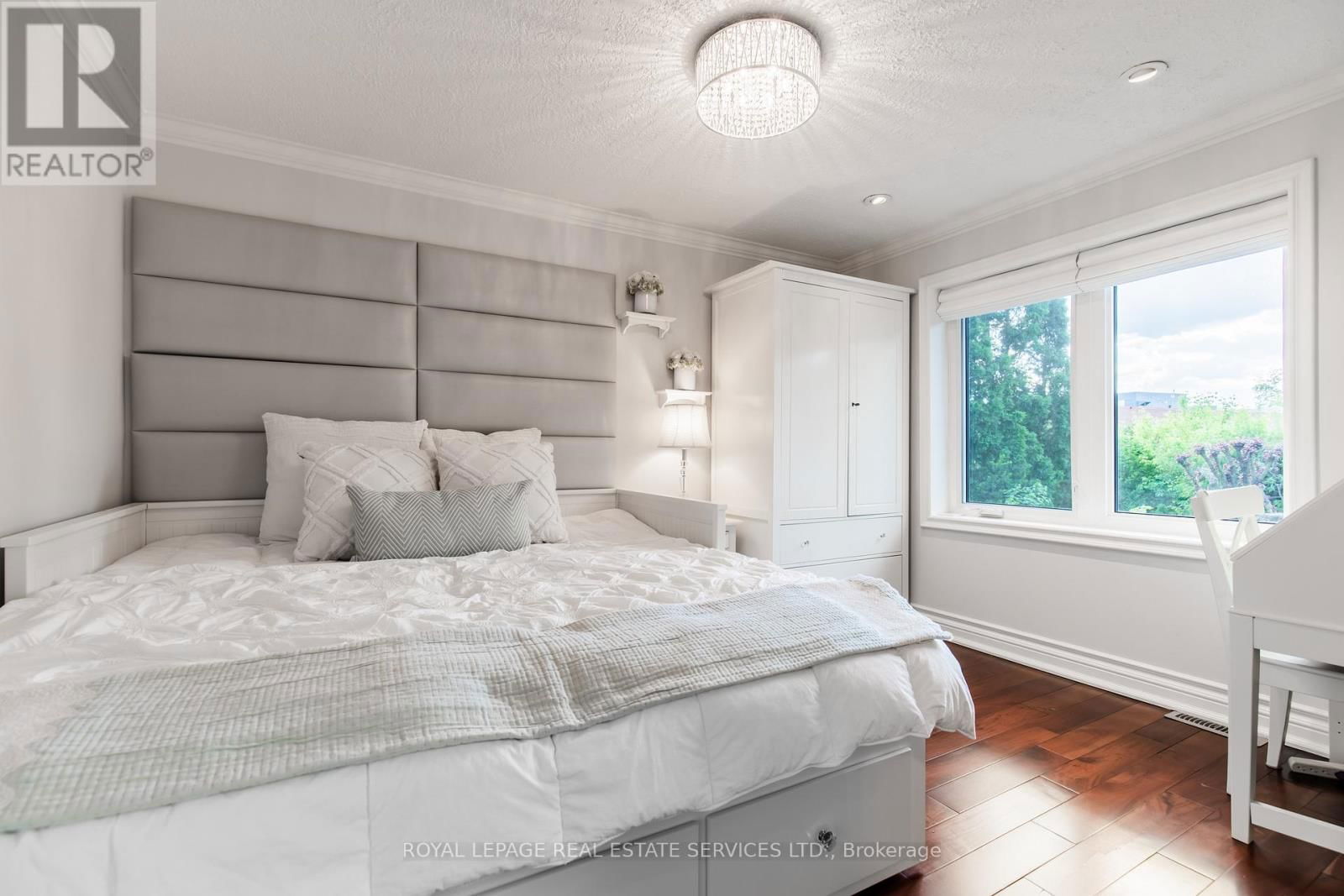 16 FERNDALE CRESCENT Image 31