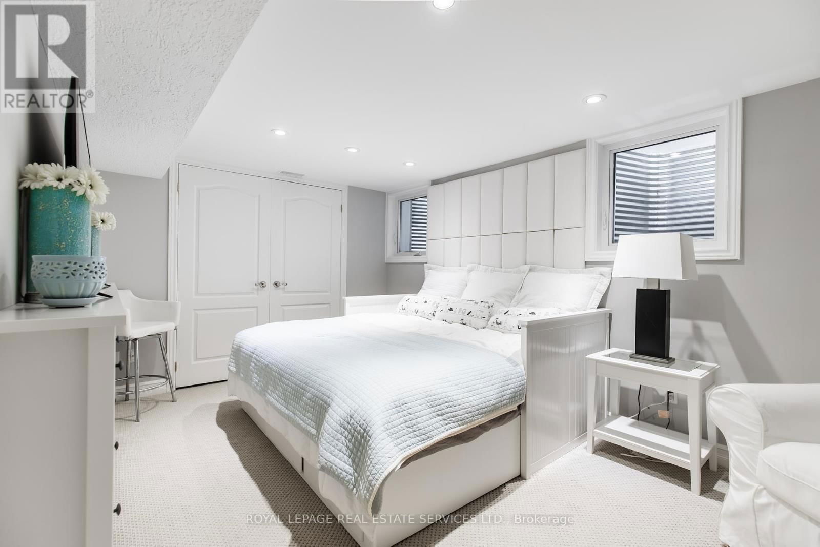 16 FERNDALE CRESCENT Image 39