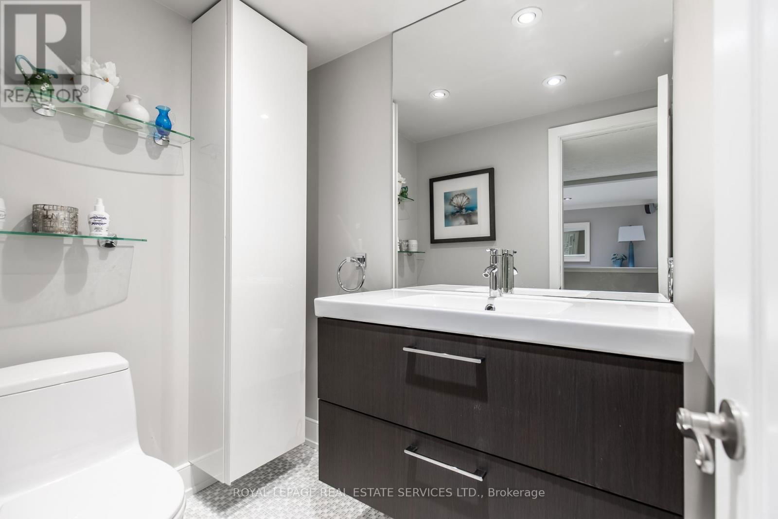 16 FERNDALE CRESCENT Image 41