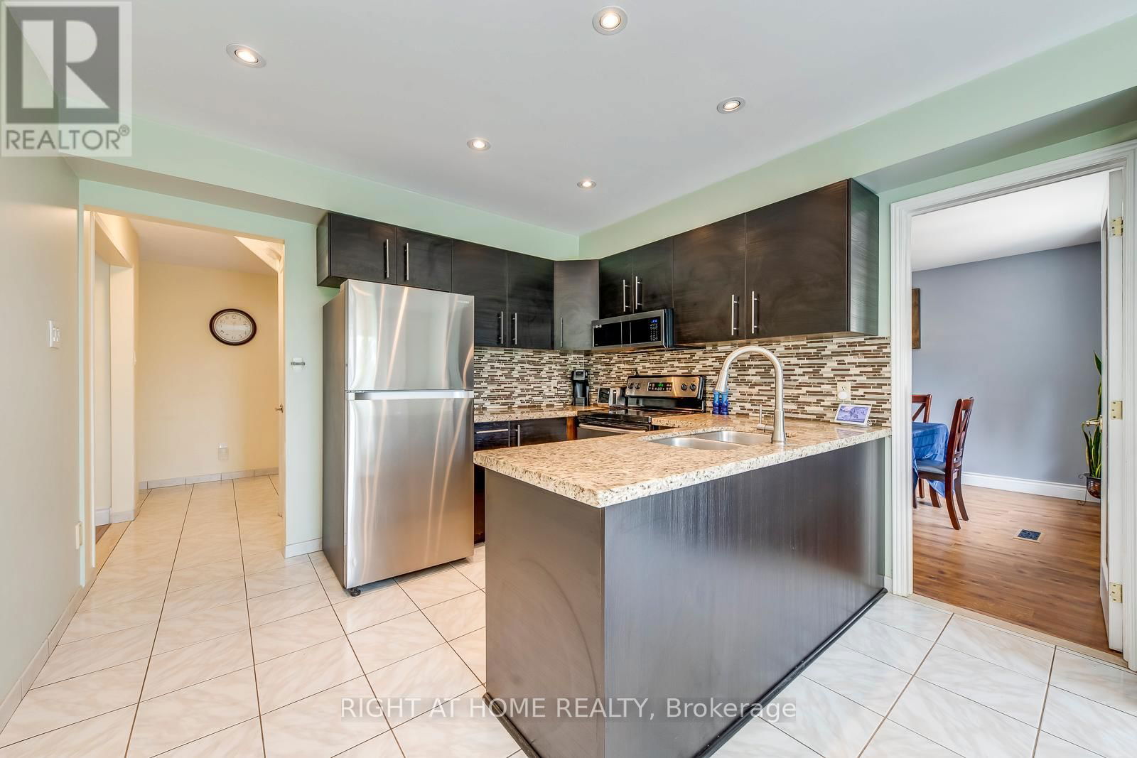 70 DE ROSE AVENUE Image 17