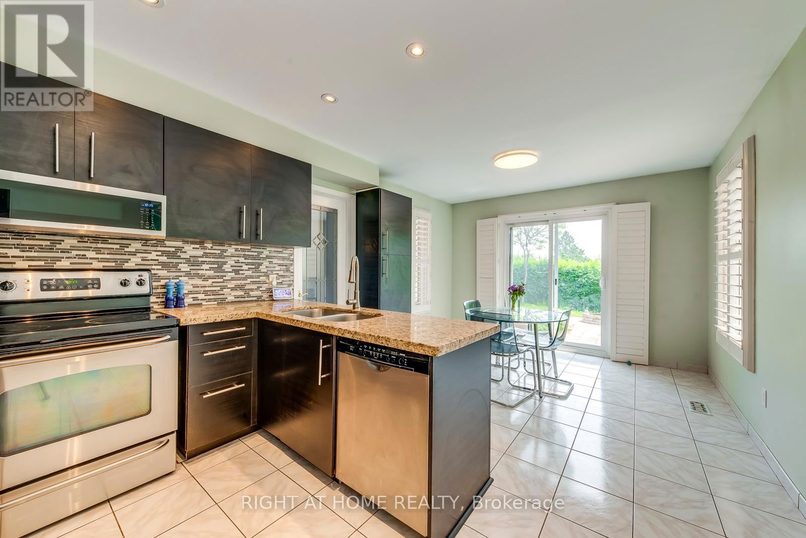 70 DE ROSE AVENUE Image 19