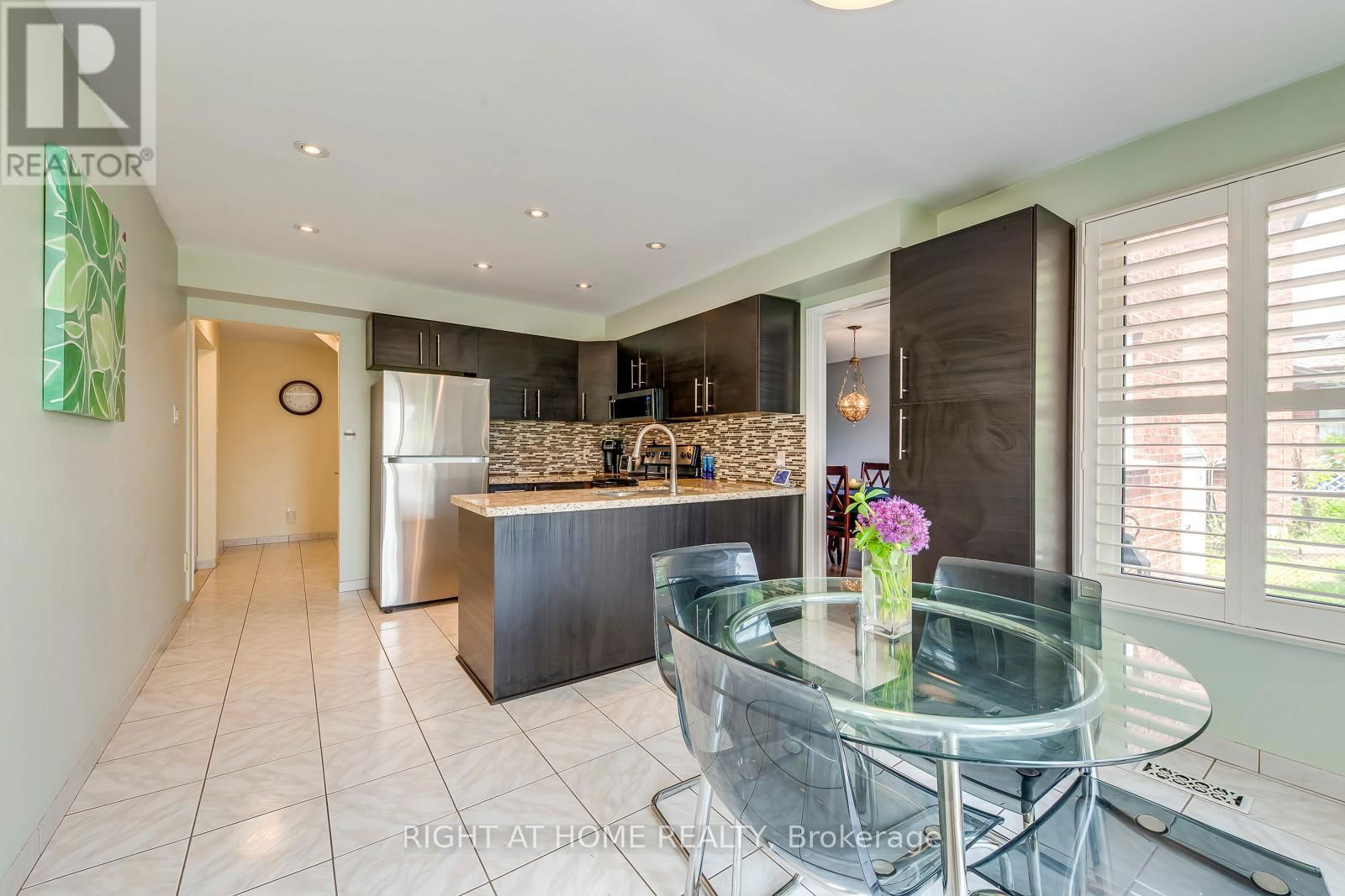 70 DE ROSE AVENUE Image 21