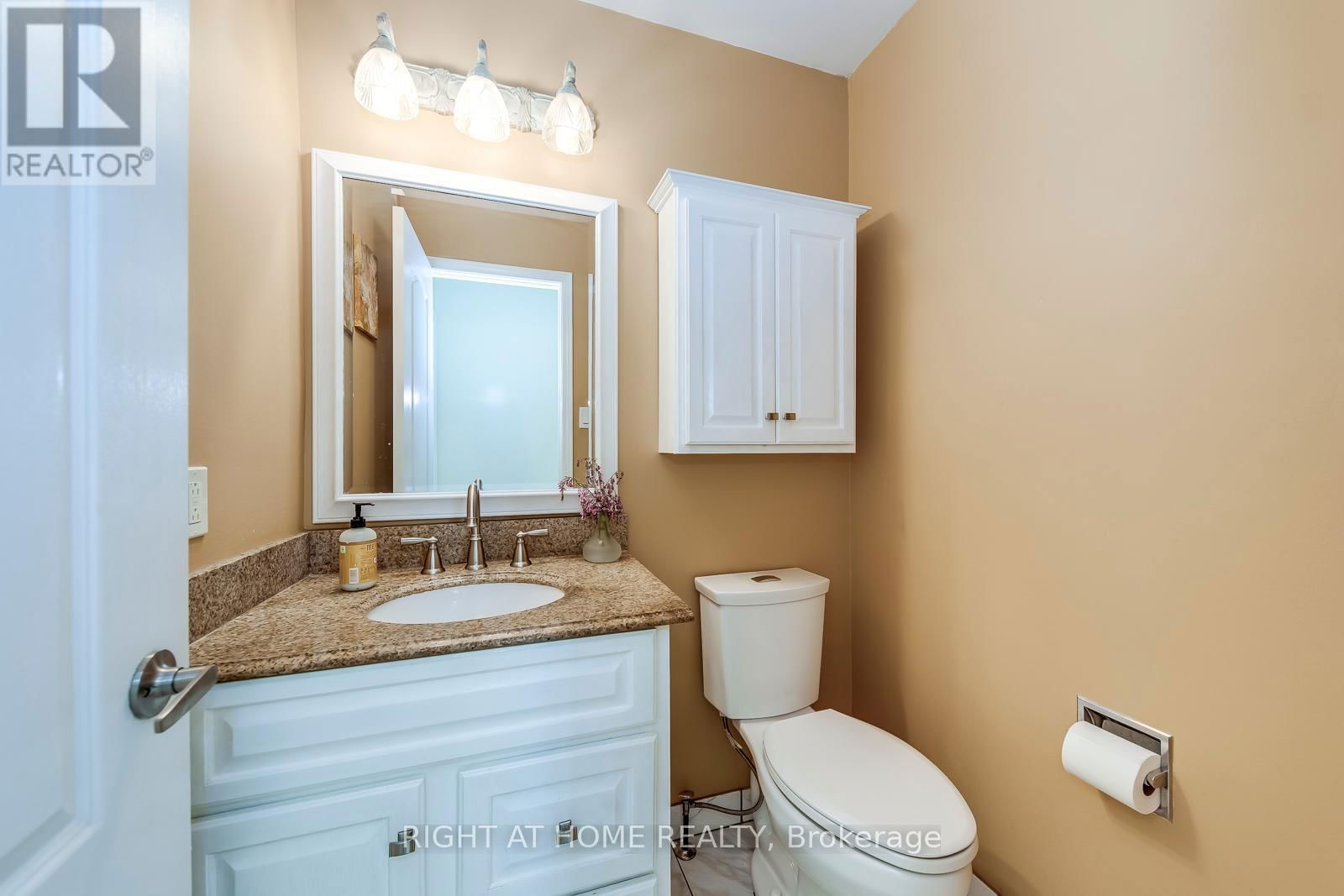 70 DE ROSE AVENUE Image 22