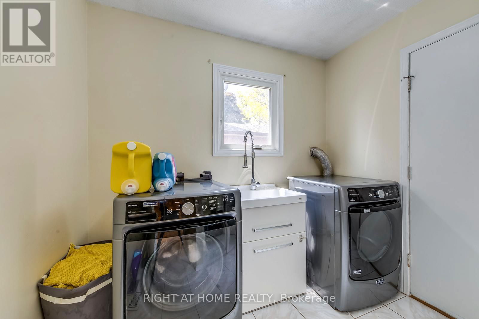 70 DE ROSE AVENUE Image 23