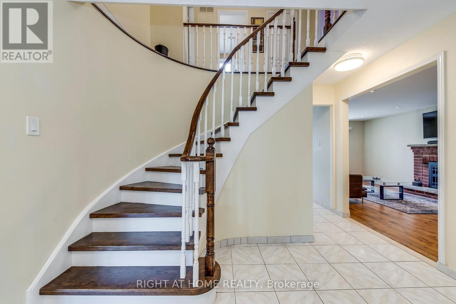 70 DE ROSE AVENUE Image 24