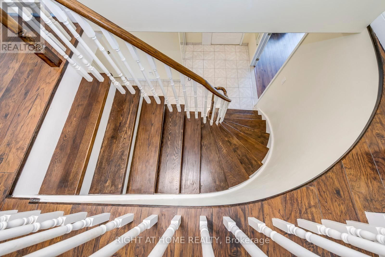 70 DE ROSE AVENUE Image 25