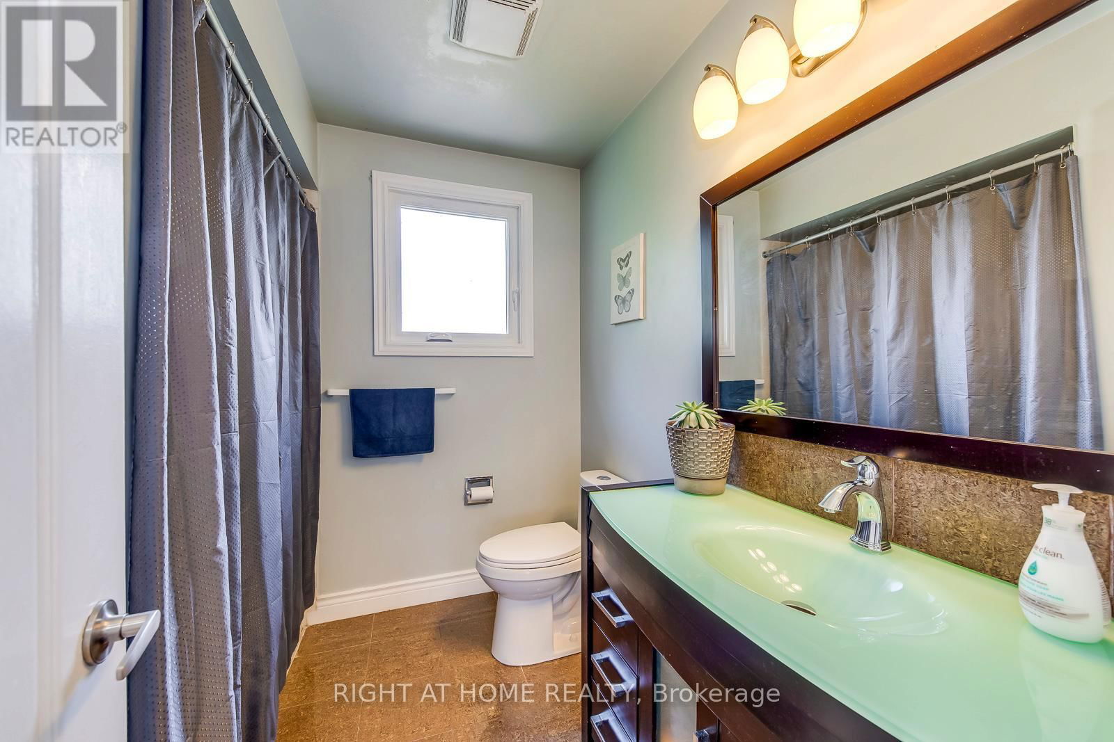 70 DE ROSE AVENUE Image 31