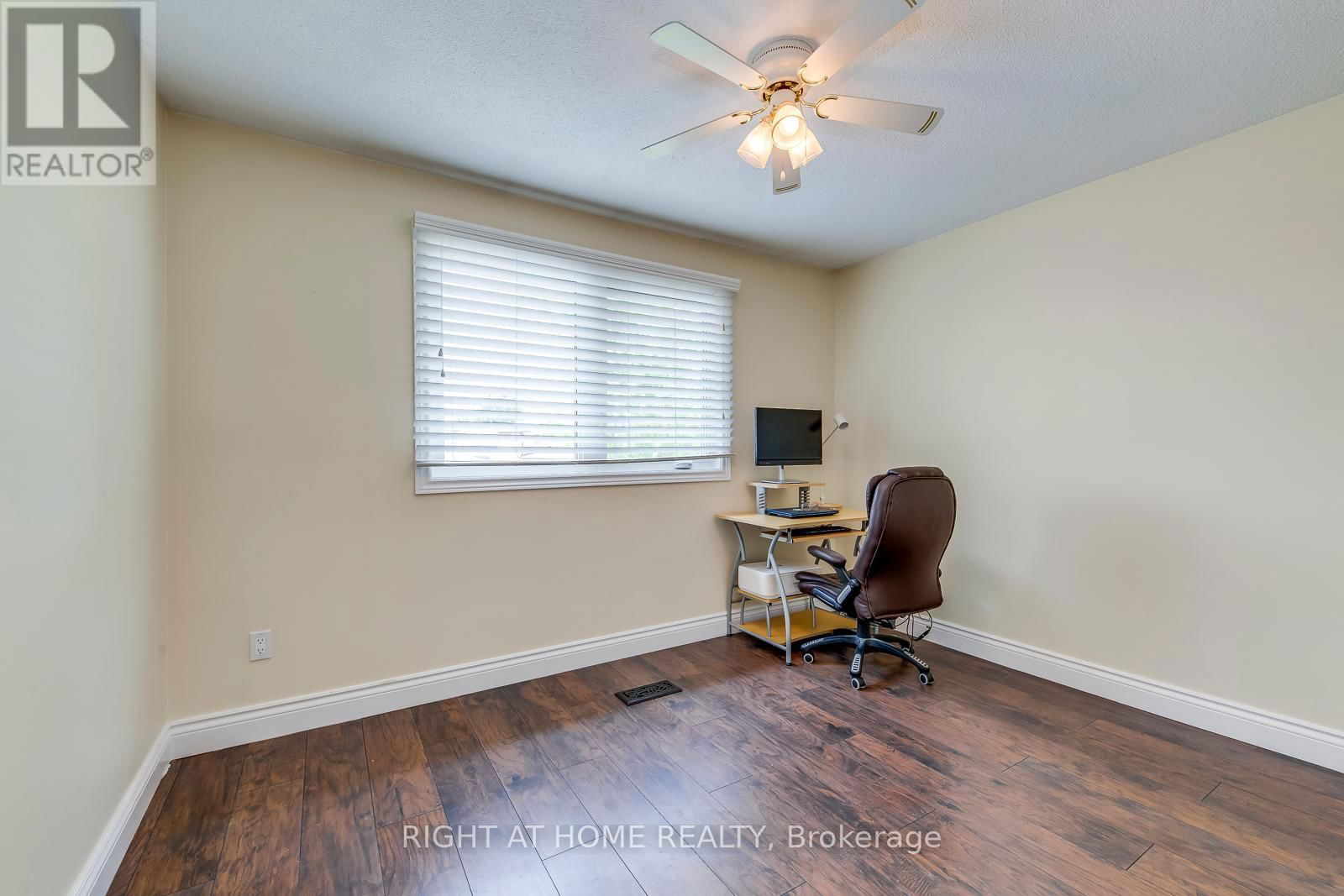 70 DE ROSE AVENUE Image 32