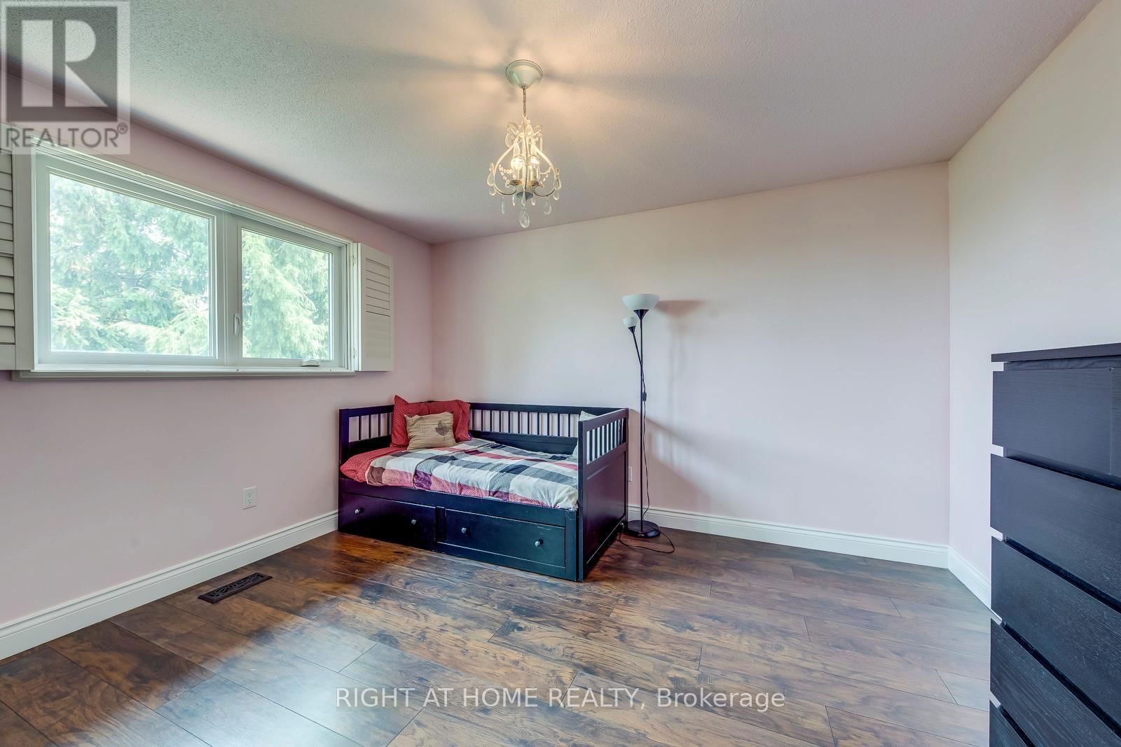 70 DE ROSE AVENUE Image 34