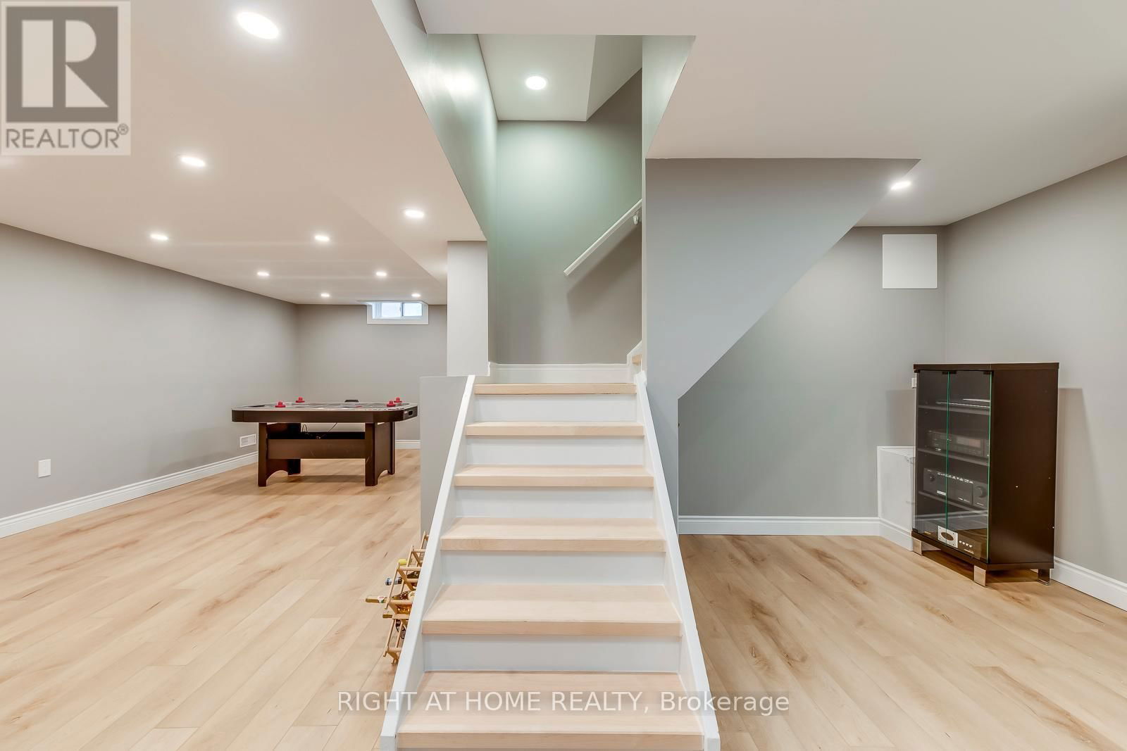70 DE ROSE AVENUE Image 36