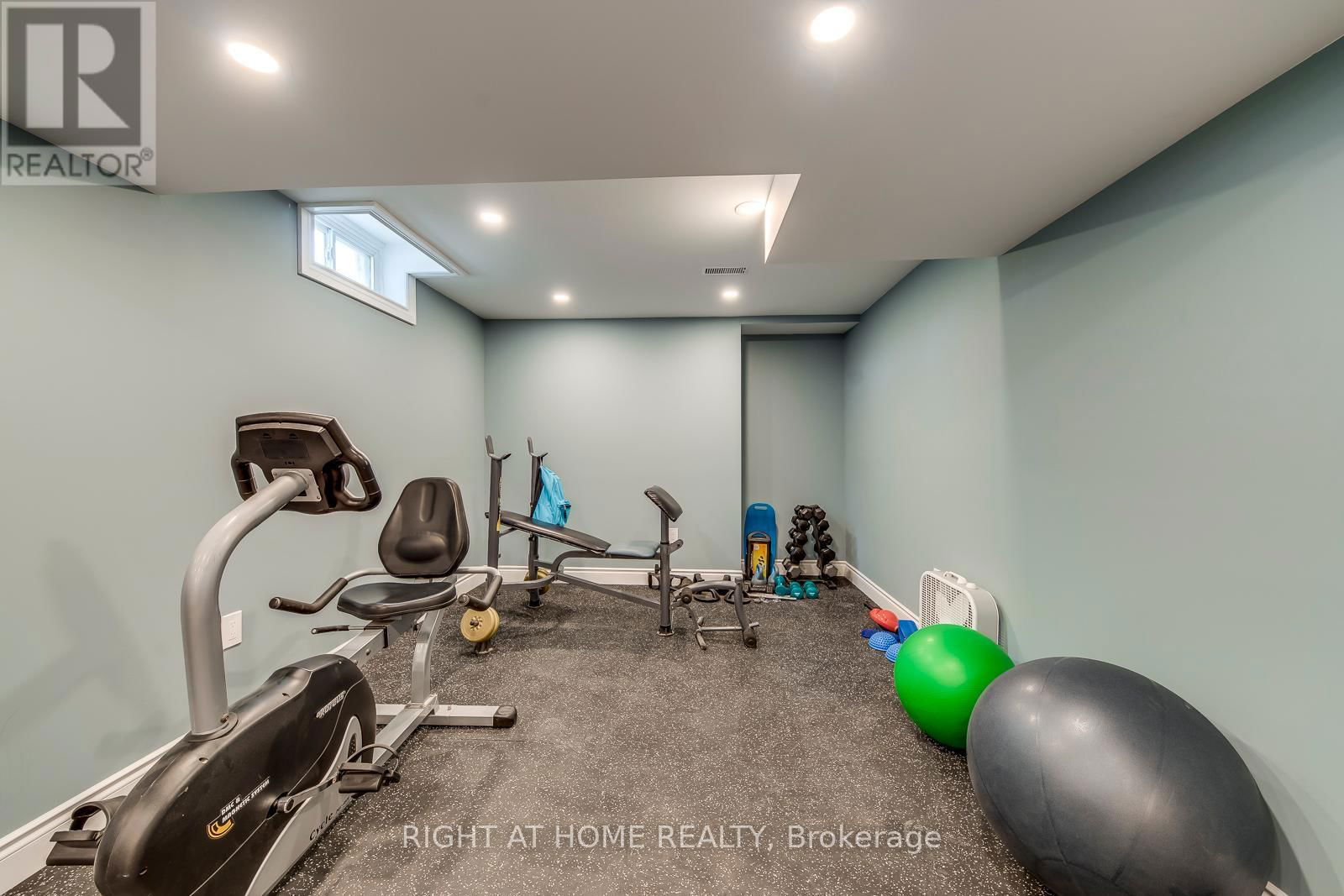 70 DE ROSE AVENUE Image 44