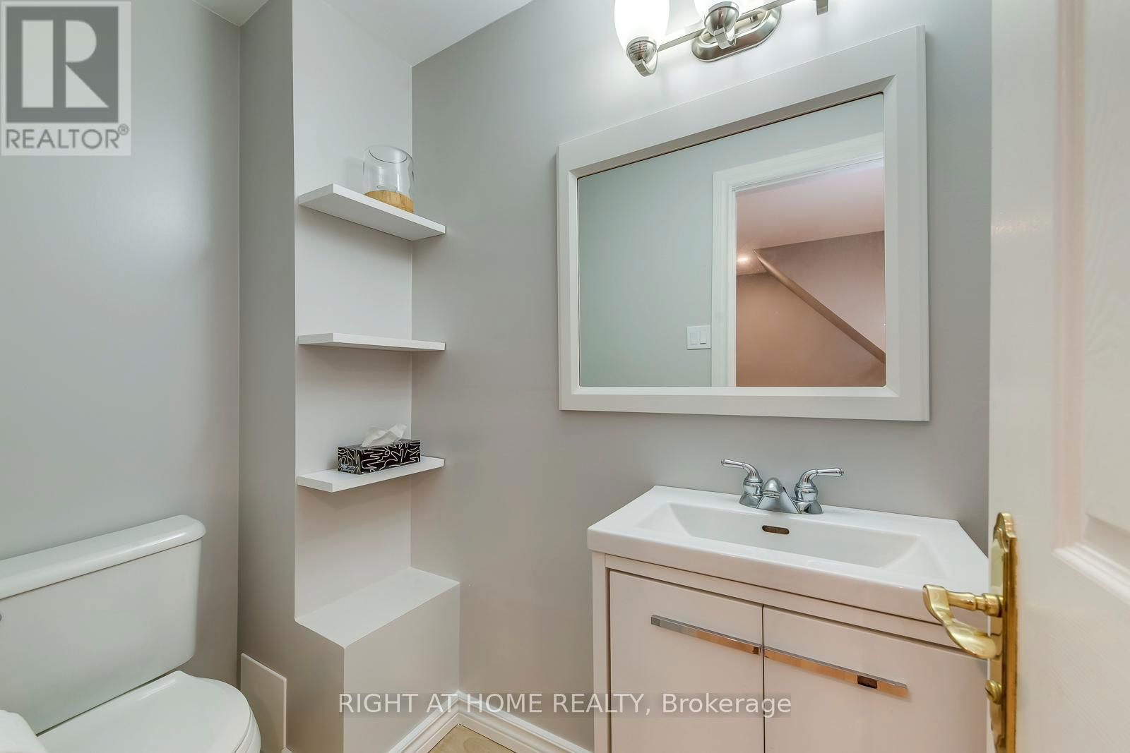 70 DE ROSE AVENUE Image 45