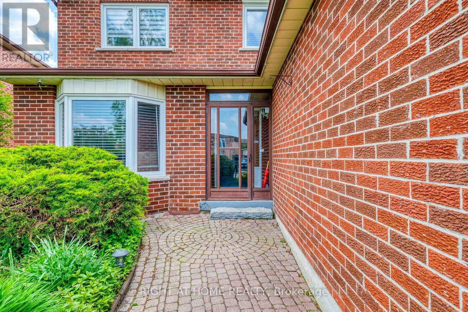 70 DE ROSE AVENUE Image 8