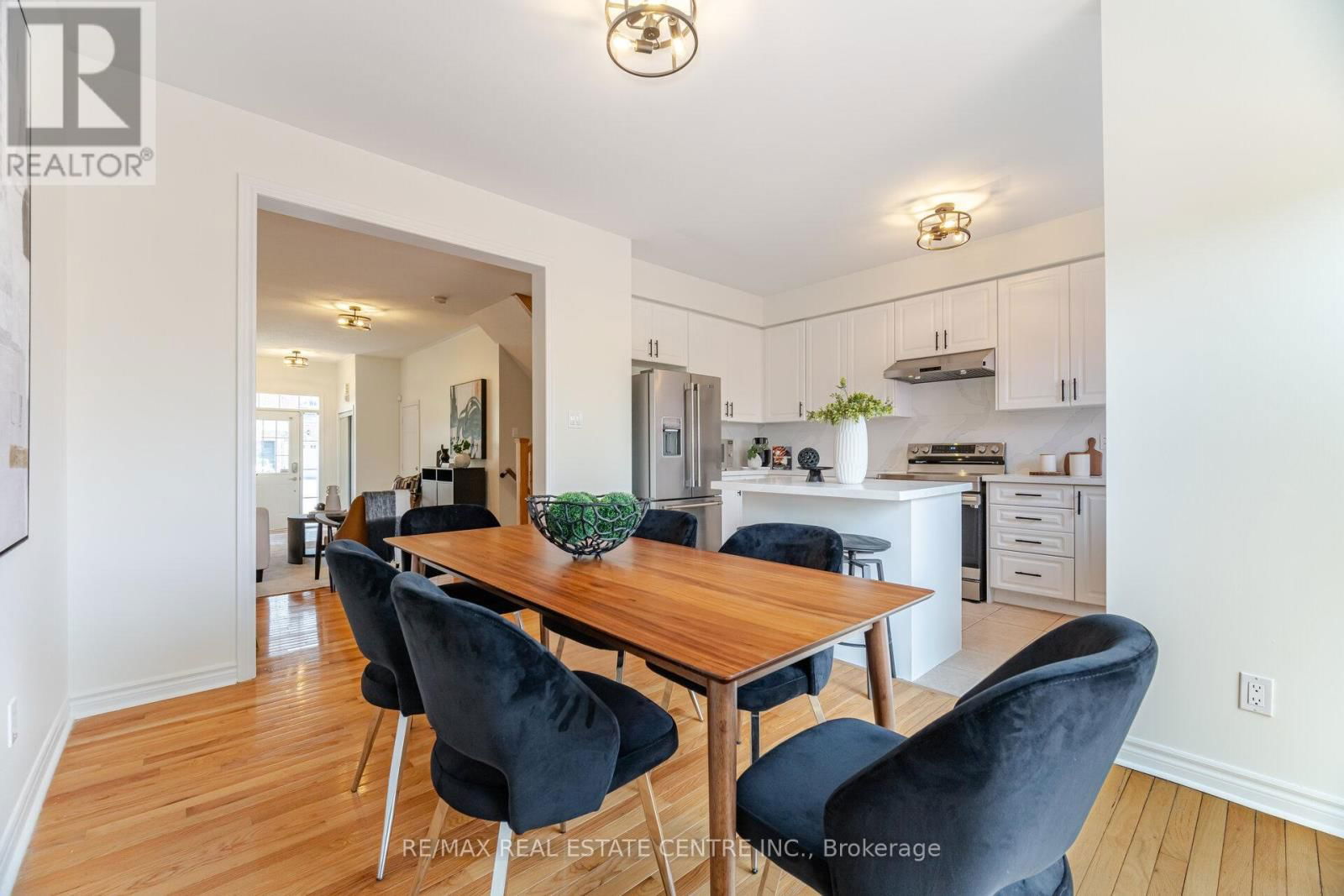 335 HOBBS CRESCENT Image 10