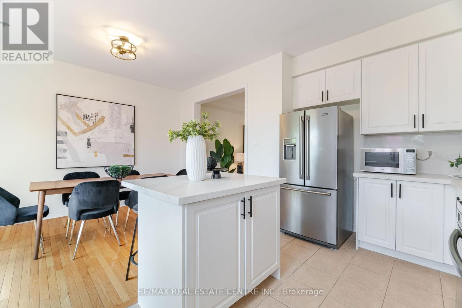 335 HOBBS CRESCENT Image 15