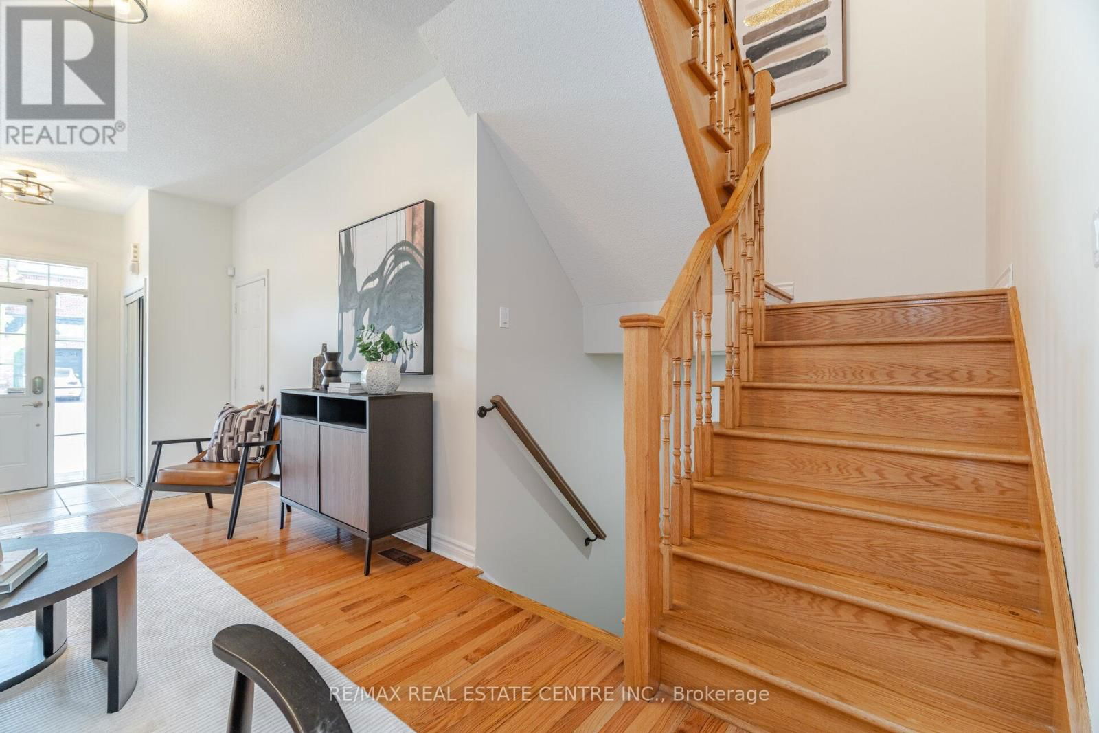 335 HOBBS CRESCENT Image 16