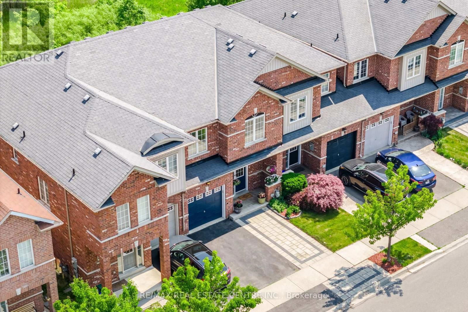 335 HOBBS CRESCENT Image 2