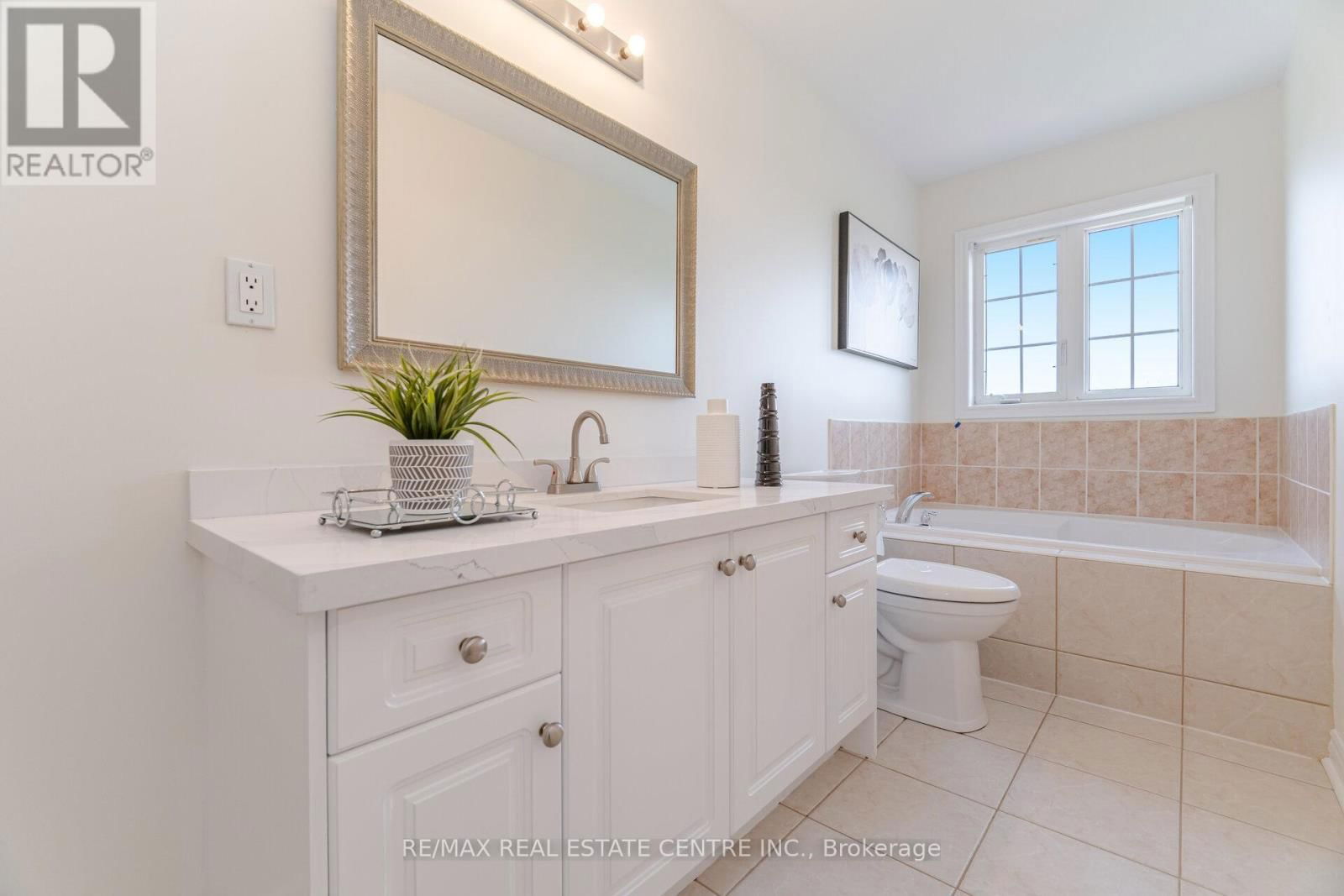 335 HOBBS CRESCENT Image 21