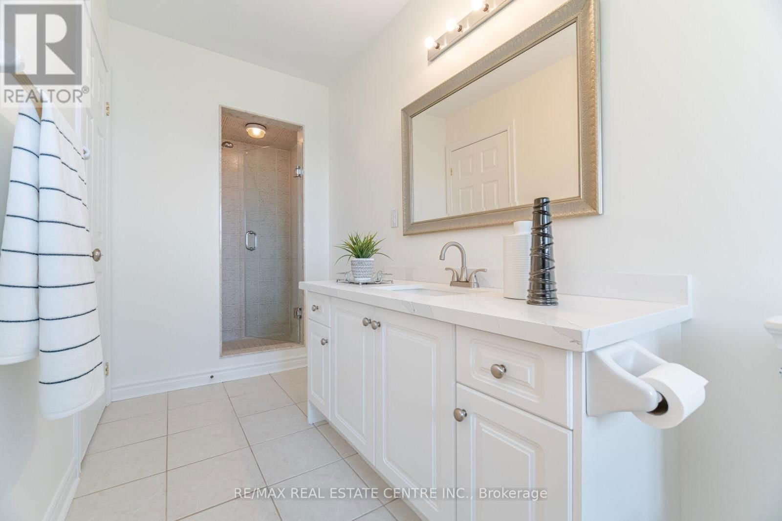335 HOBBS CRESCENT Image 22