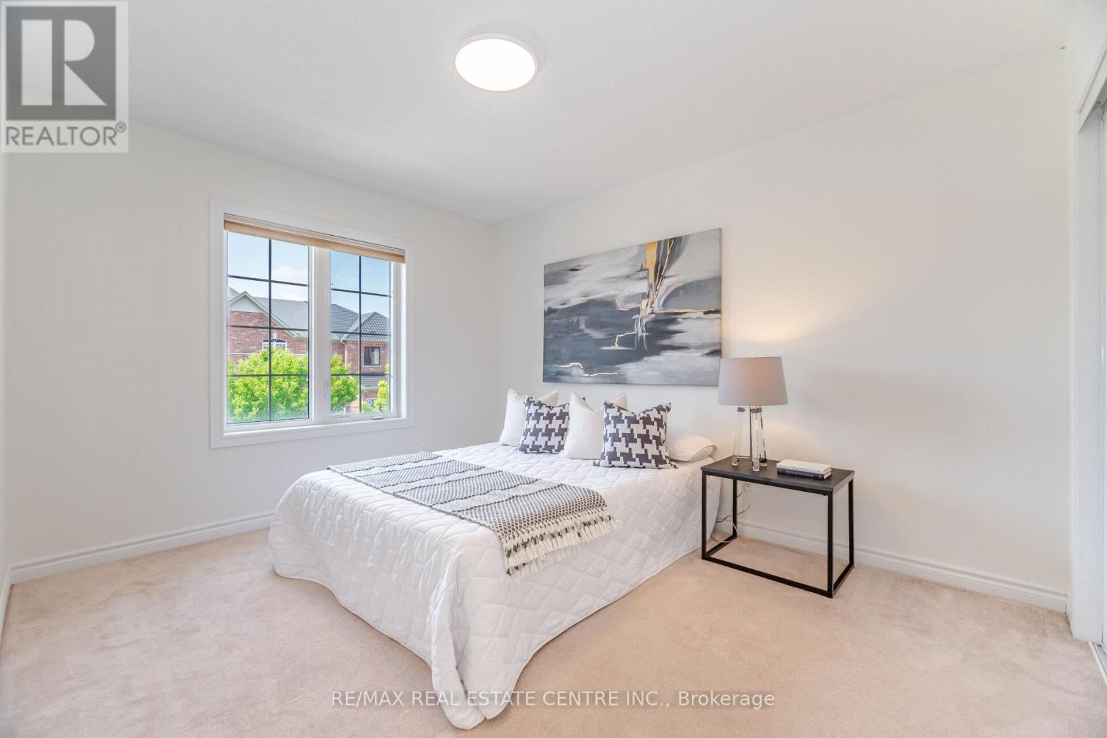 335 HOBBS CRESCENT Image 23